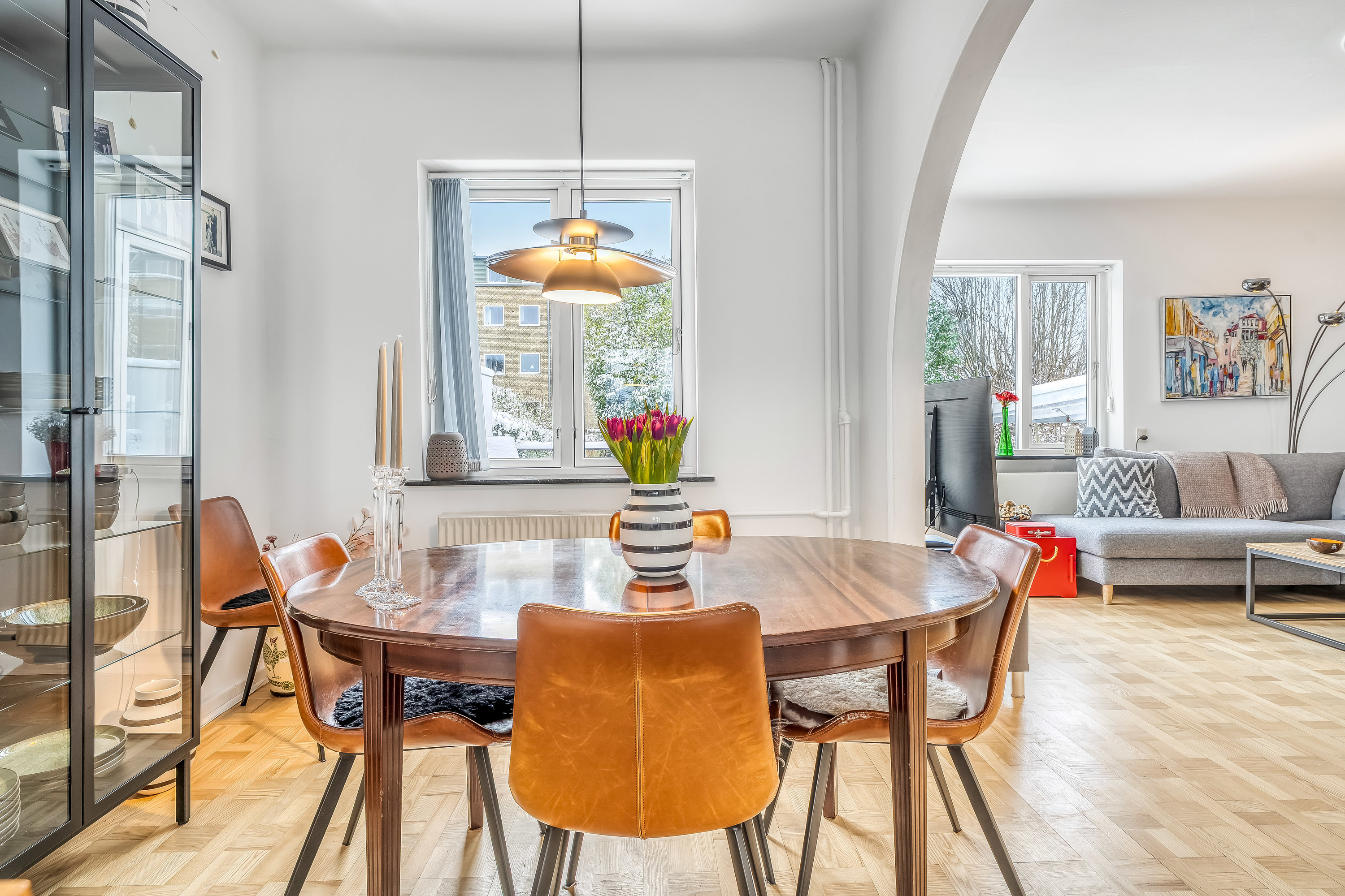 Fremhævet stue billede i fuldskærmstilstand. Billede af Hasselvej 38, 2830 Virum