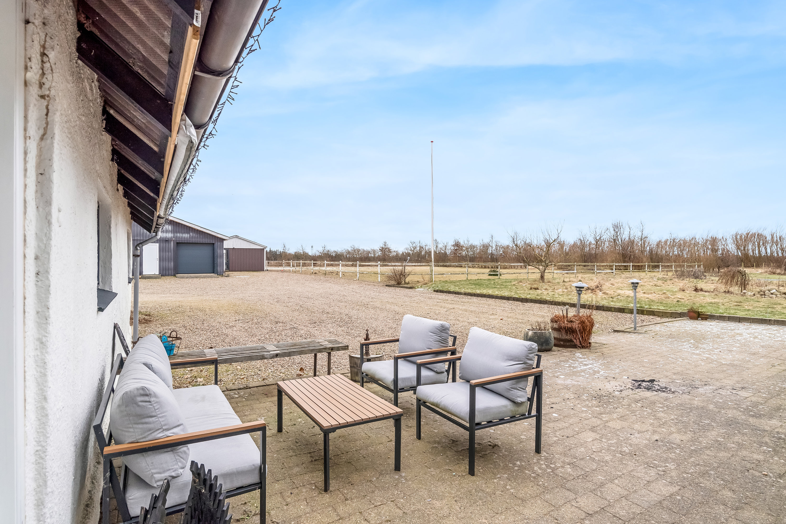 Fremhævet gårdsplads billede i fuldskærmstilstand. Billede af Naurvej 28, 7500 Holstebro