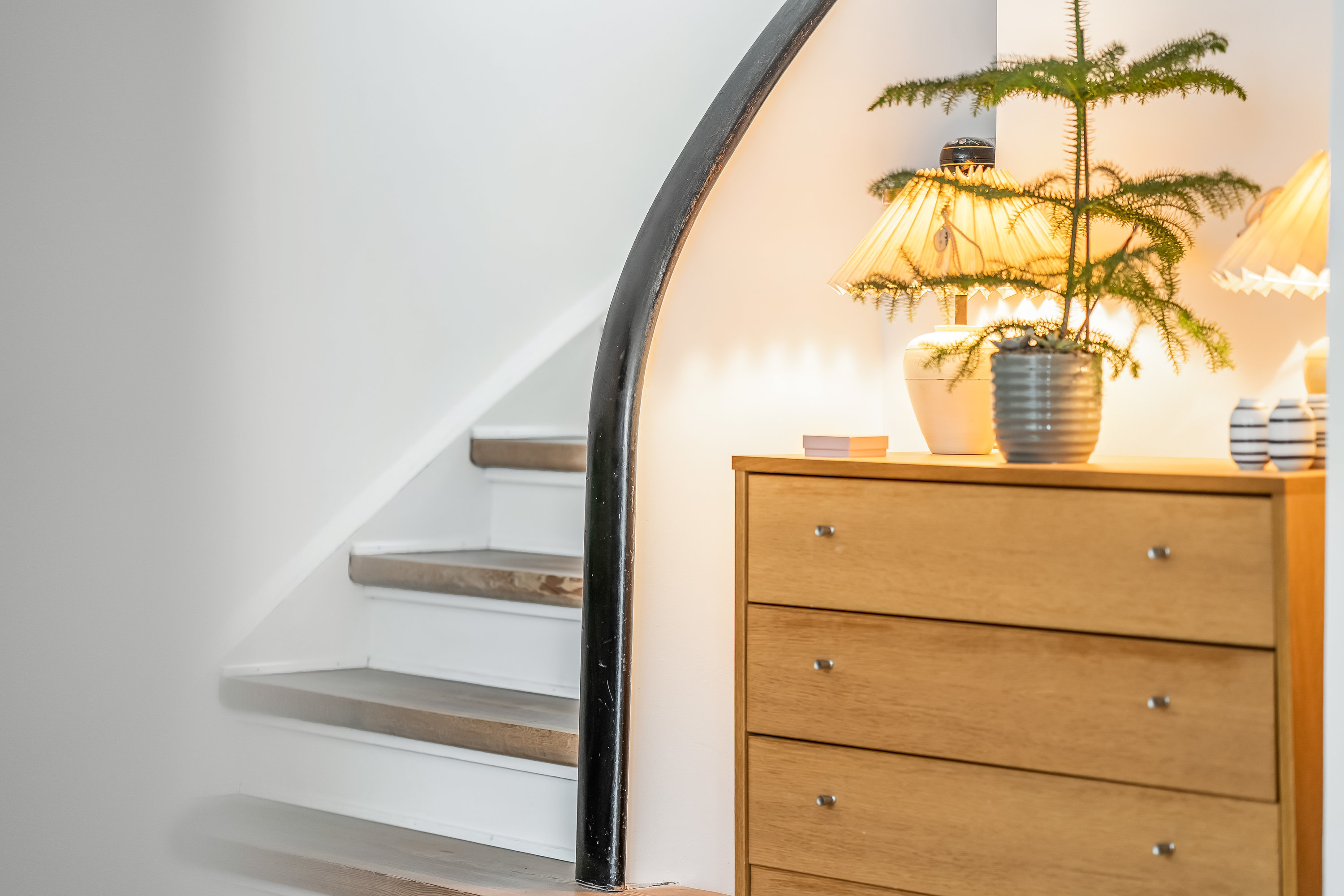 Fremhævet trappe billede i fuldskærmstilstand. Billede af Hasselvej 38, 2830 Virum