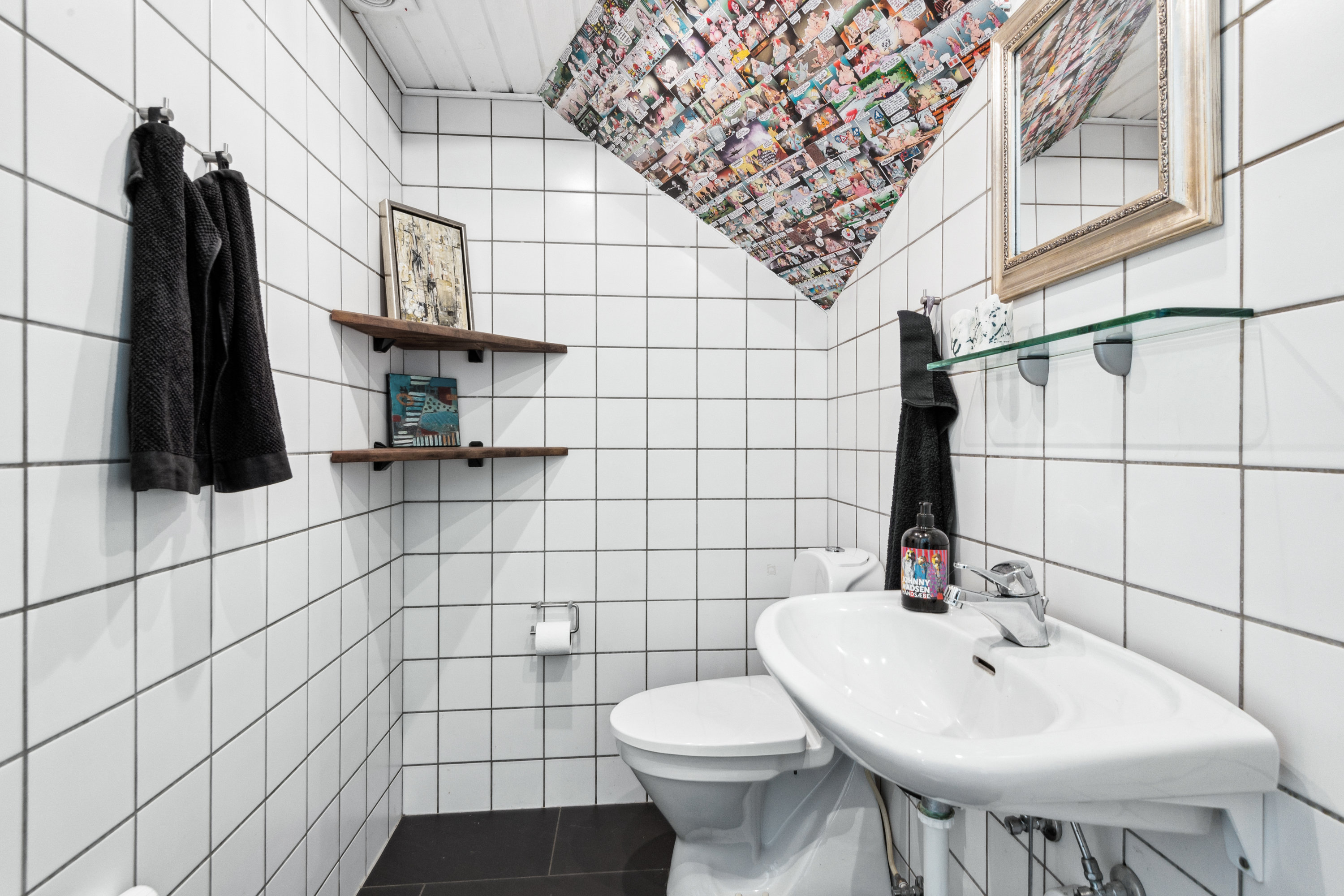 Fremhævet  billede i fuldskærmstilstand. Billede af Jættestuen 26, 9230 Svenstrup J