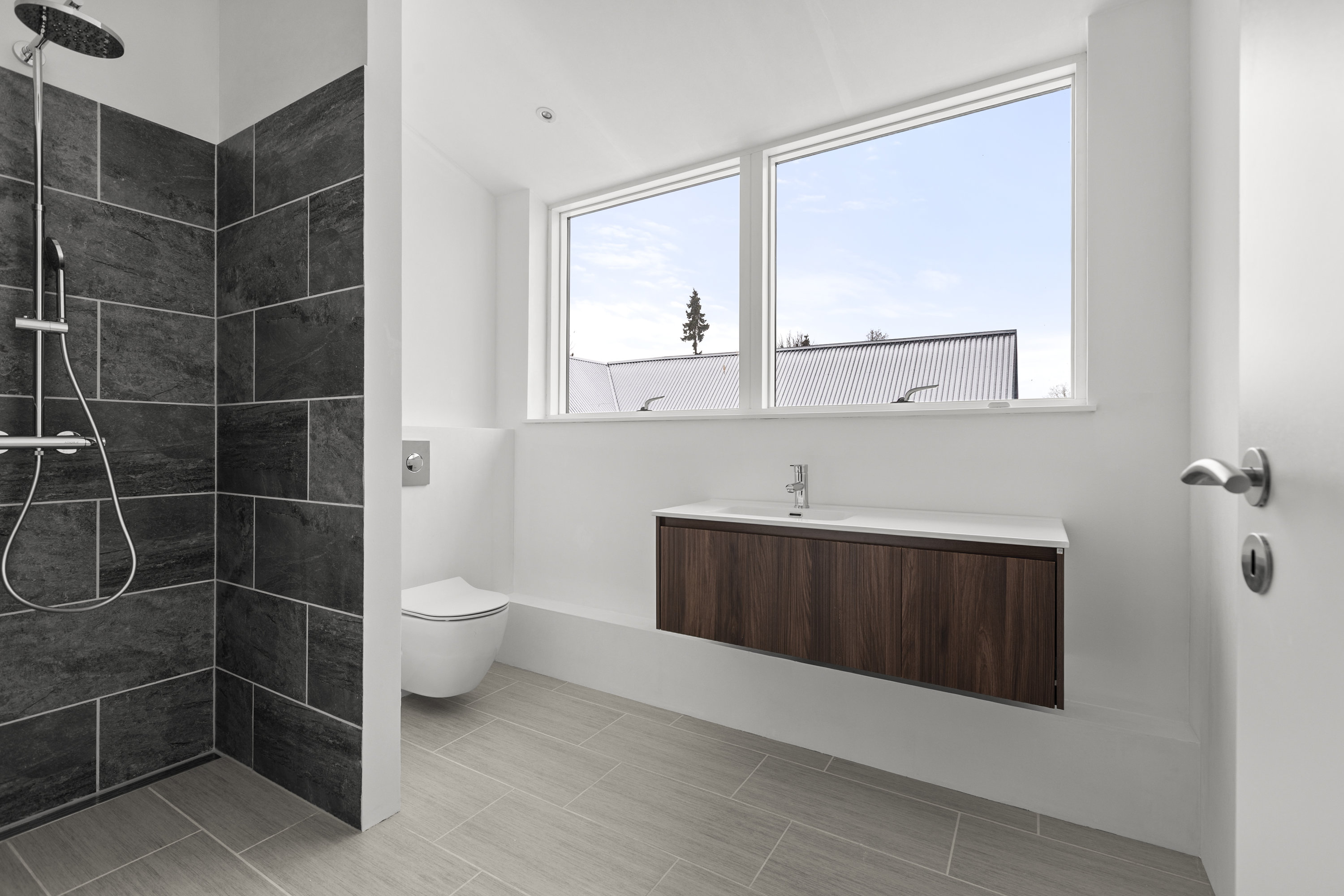 Fremhævet badeværelse billede i fuldskærmstilstand. Billede af Stationsvej 14, 4470 Svebølle