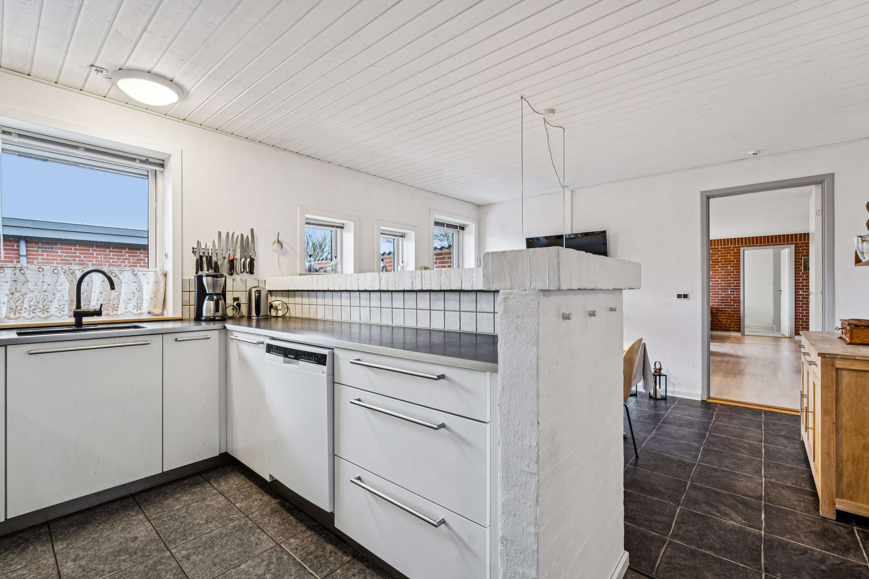 Fremhævet køkken billede i fuldskærmstilstand. Billede af Skærvegyden 15, 8723 Løsning