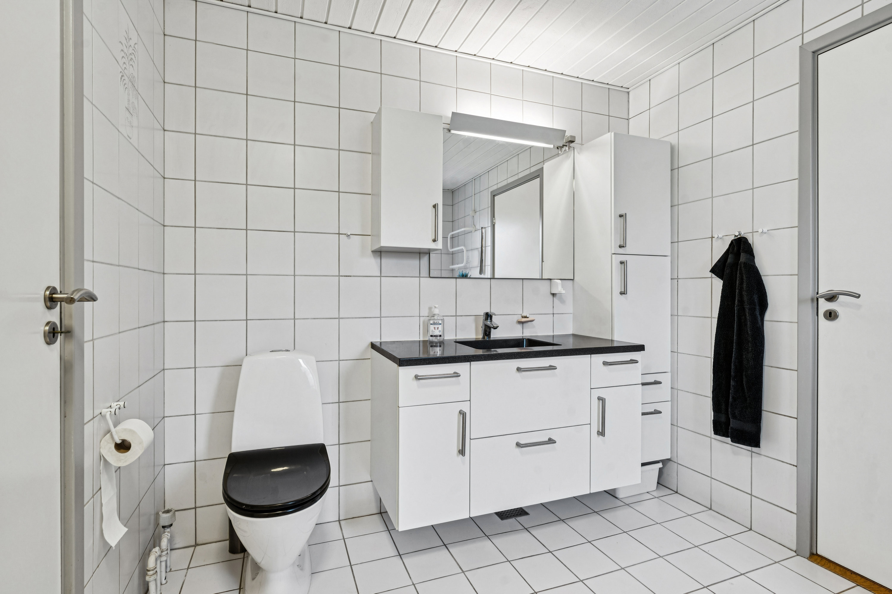 Fremhævet badeværelse billede i fuldskærmstilstand. Billede af Skærvegyden 15, 8723 Løsning