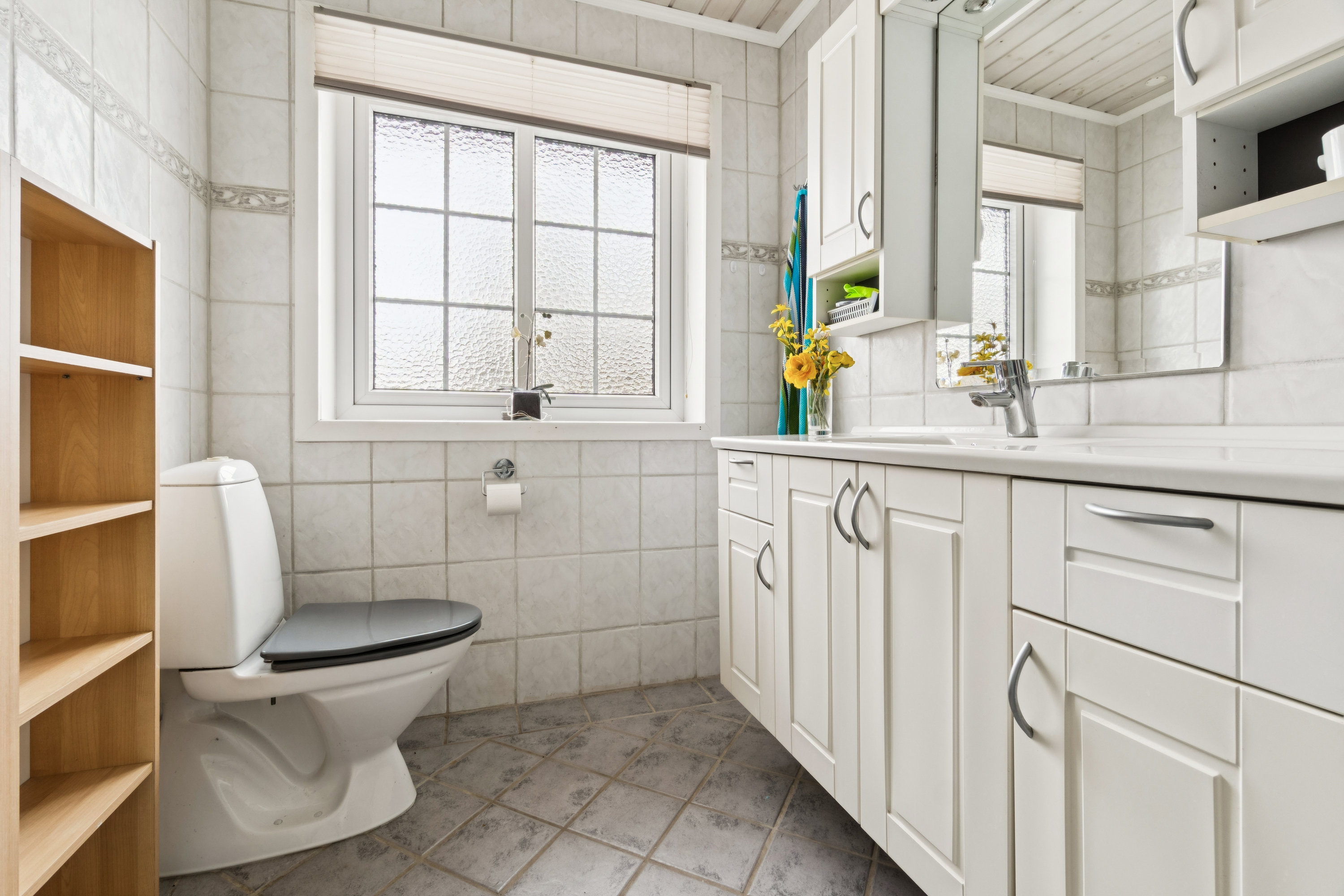 Fremhævet badeværelse billede i fuldskærmstilstand. Billede af Meyerstoft 13, Kværs, 6300 Gråsten