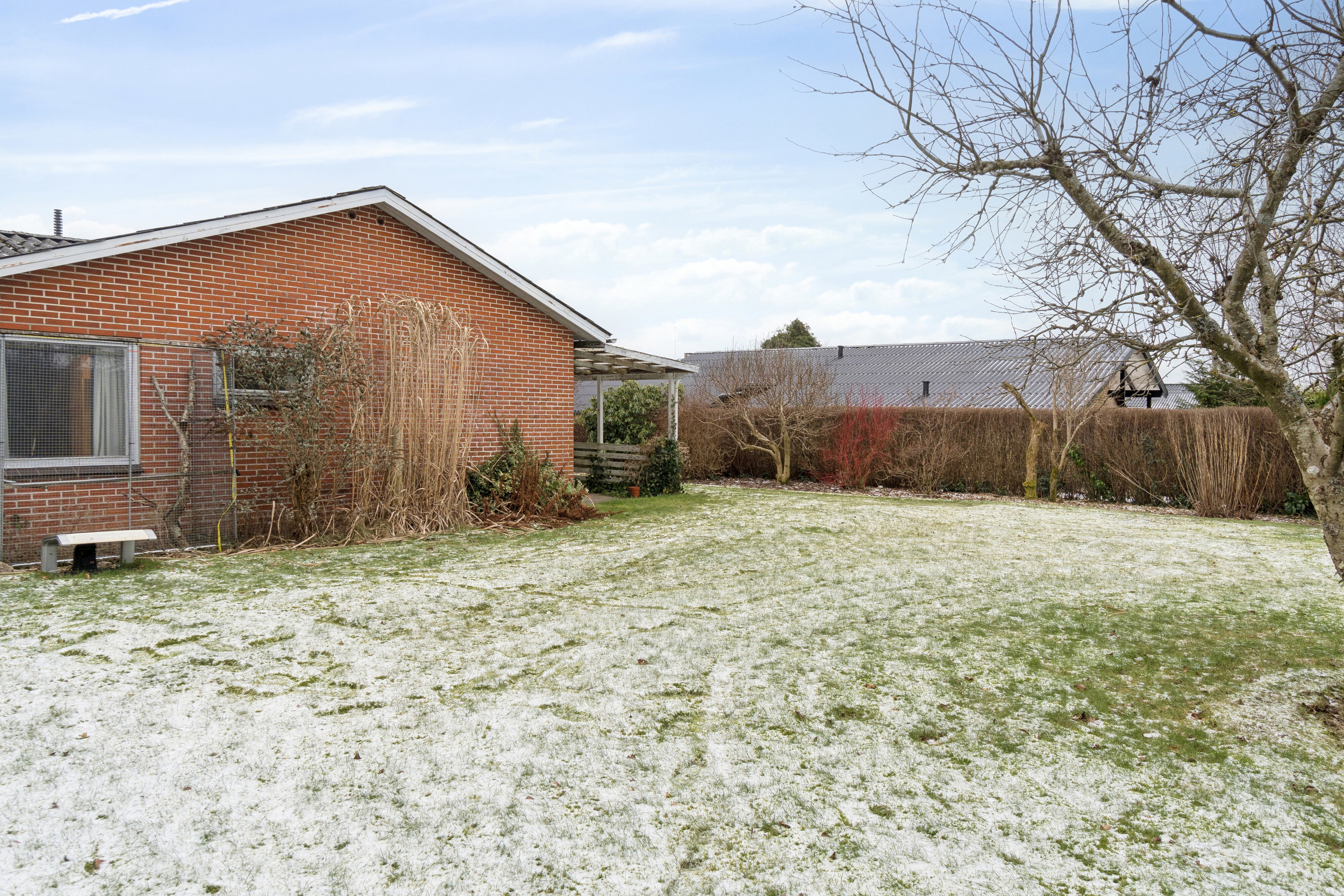 Fremhævet set fra vejen billede i fuldskærmstilstand. Billede af Præstevænget 13, 6040 Egtved