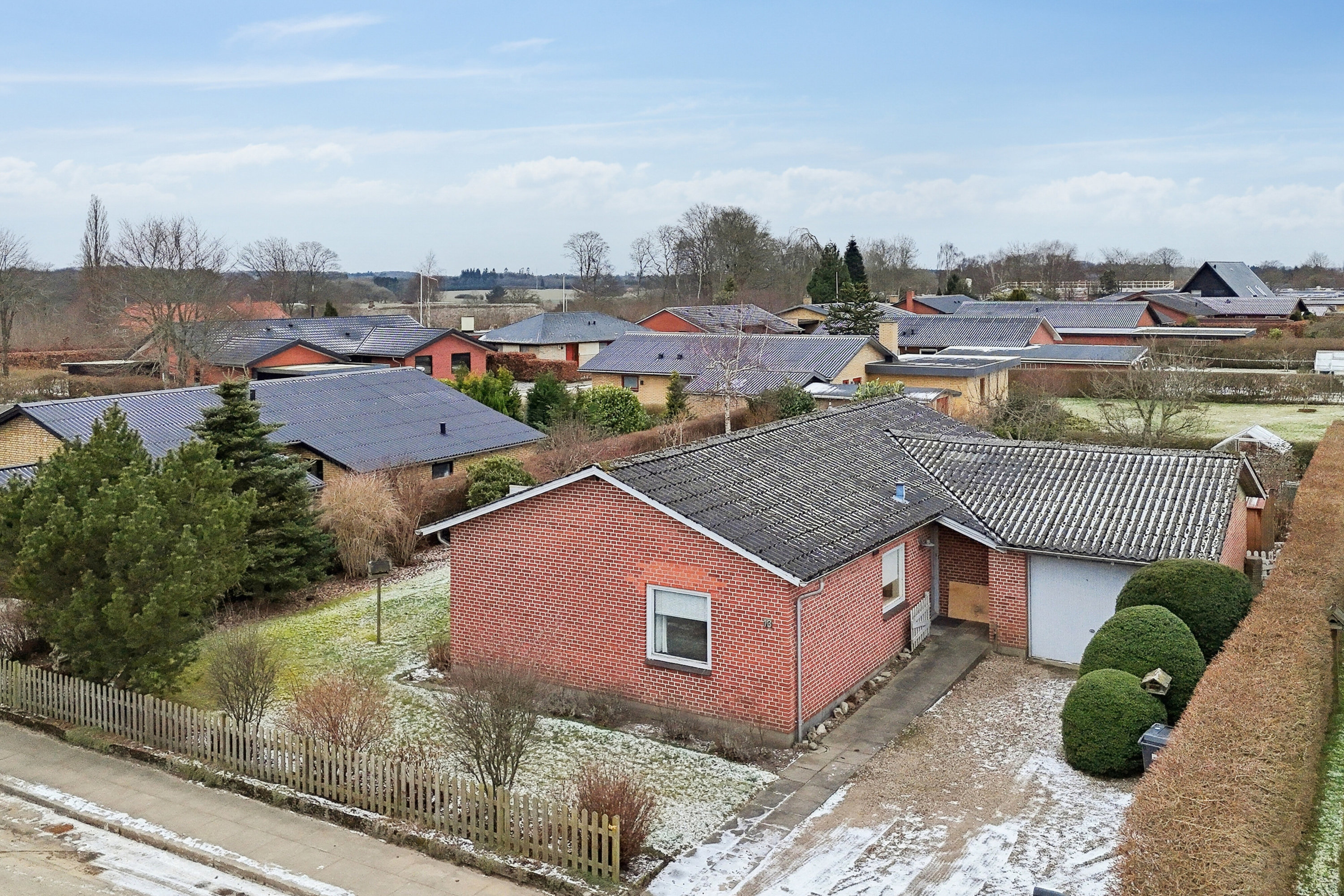 Fremhævet luftfoto billede i fuldskærmstilstand. Billede af Præstevænget 13, 6040 Egtved