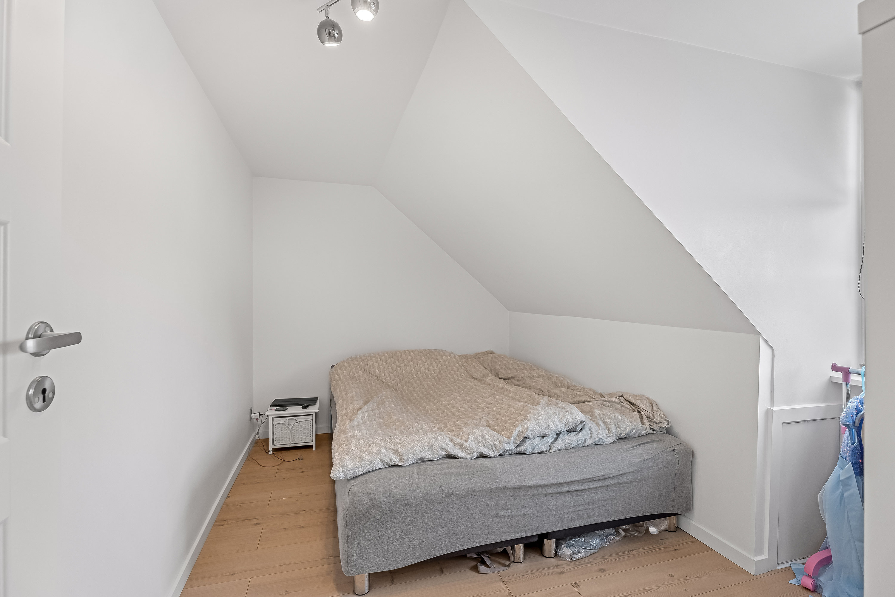 Fremhævet soveværelse billede i fuldskærmstilstand. Billede af Engvej 9, 4900 Nakskov