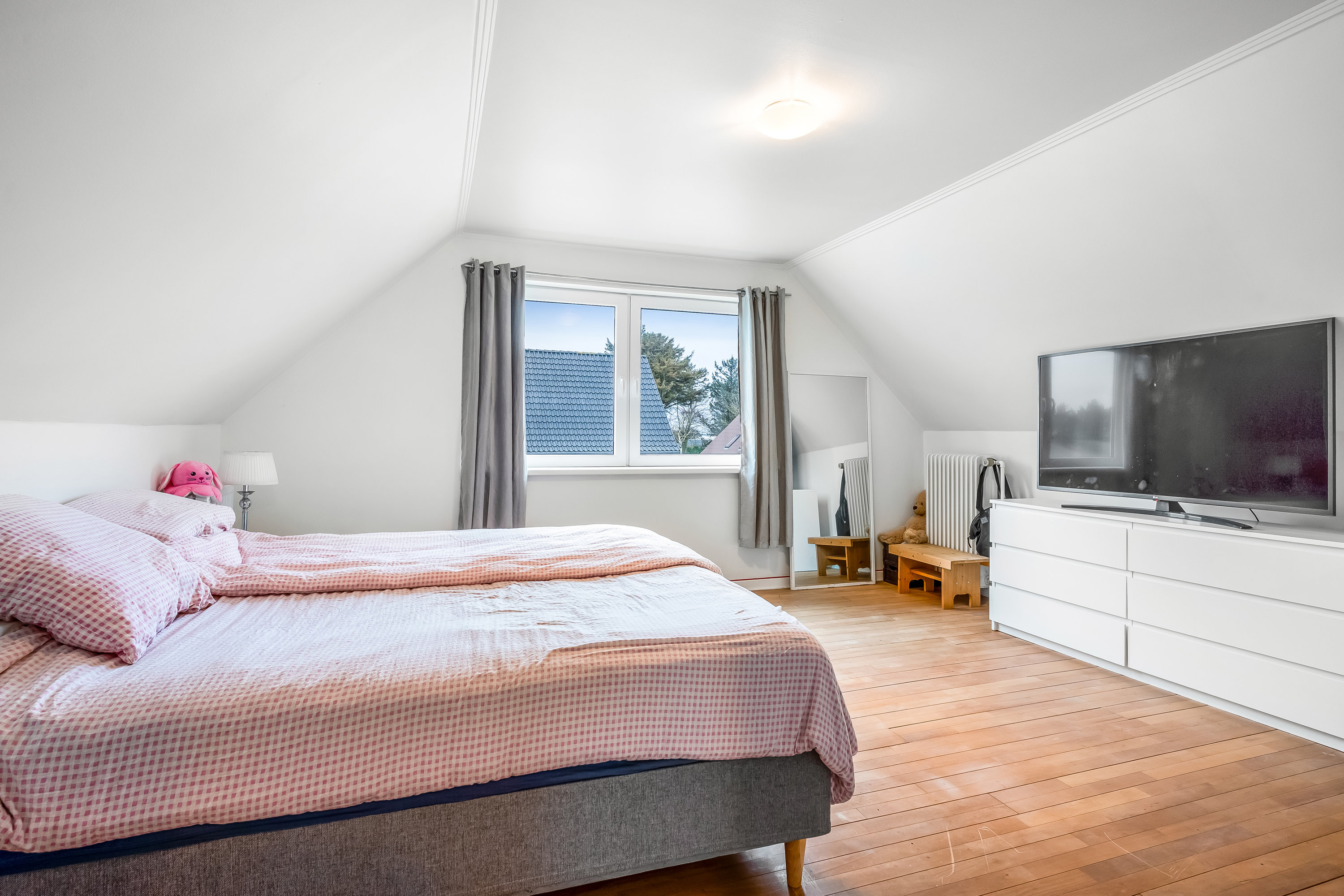 Fremhævet soveværelse billede i fuldskærmstilstand. Billede af Nørregade 49, 6960 Hvide Sande