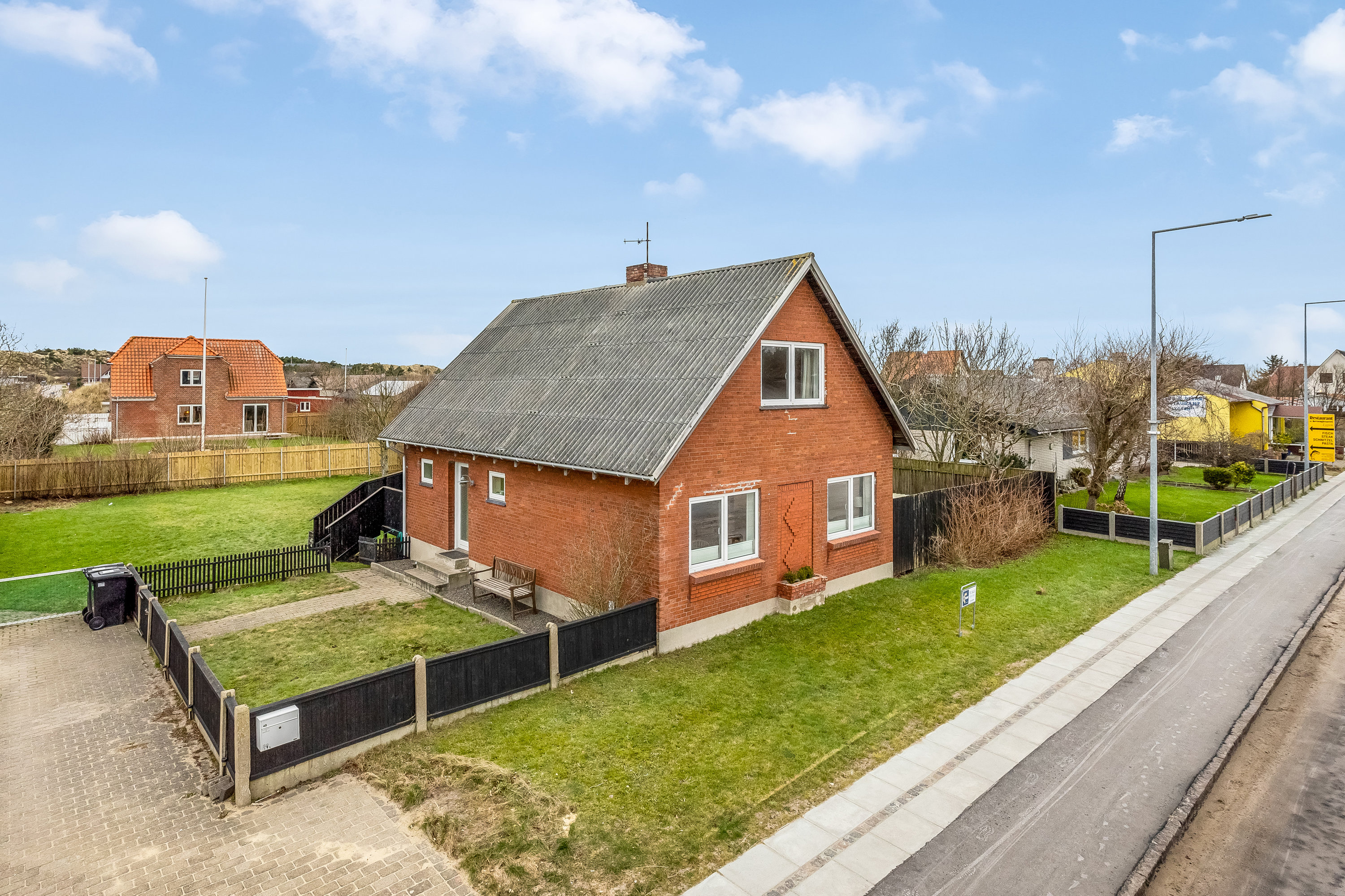 Villa: Ejendommen på Nørregade 49, 6960 Hvide Sande