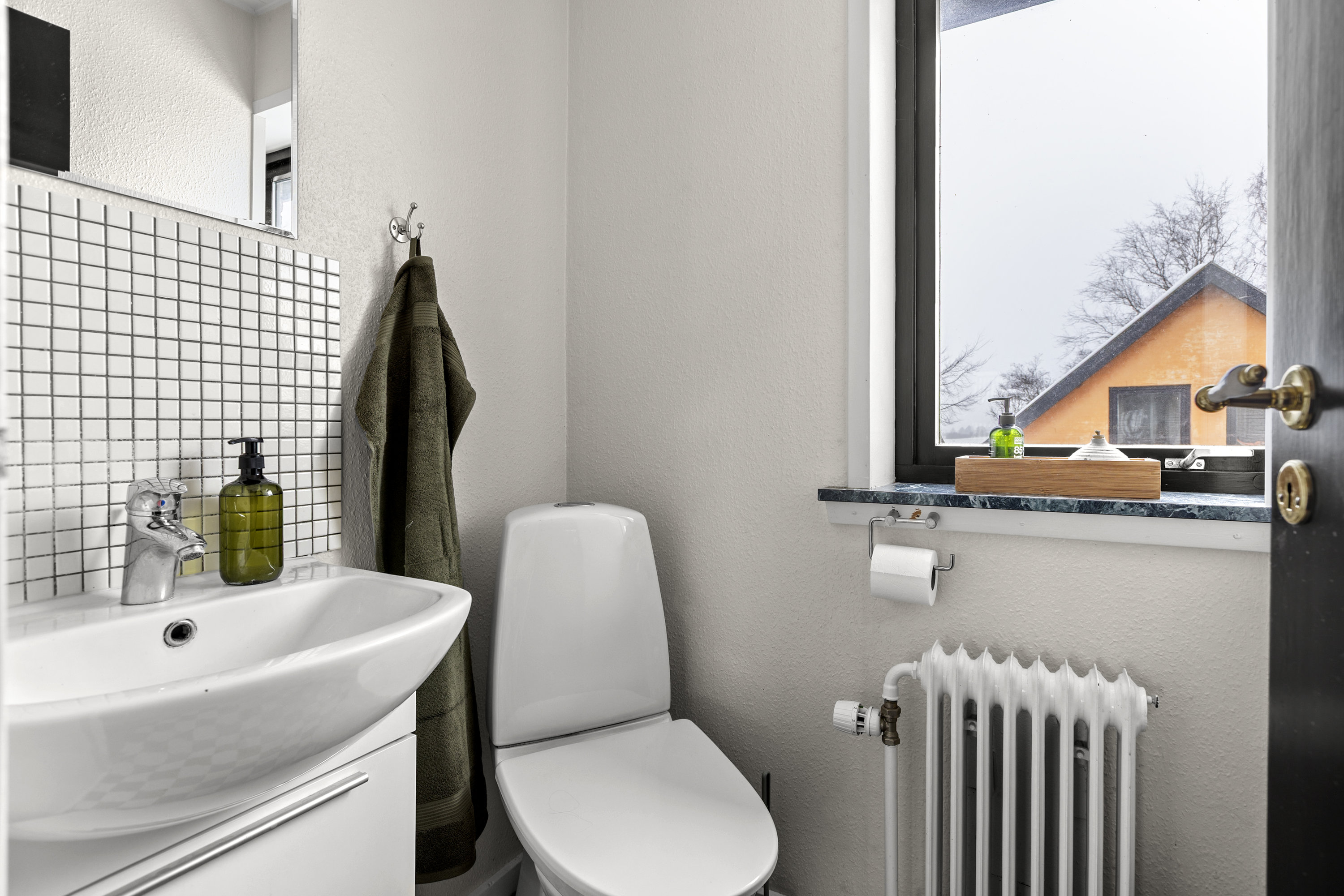 Fremhævet toilet billede i fuldskærmstilstand. Billede af Ørslev Gade 86, Ørslev, 4100 Ringsted