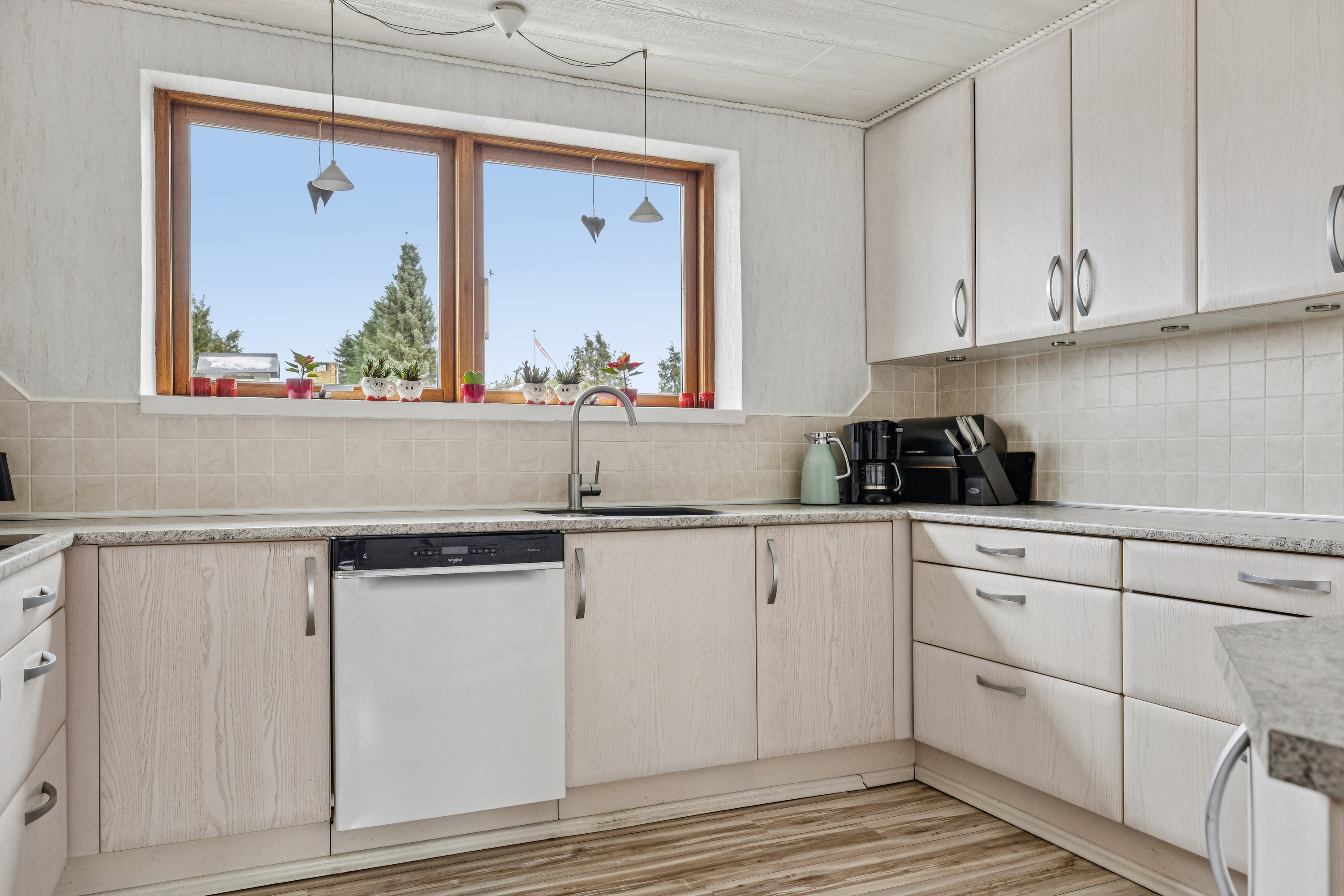 Fremhævet køkken billede i fuldskærmstilstand. Billede af Rugvænget 19, Skallebølle, 5492 Vissenbjerg