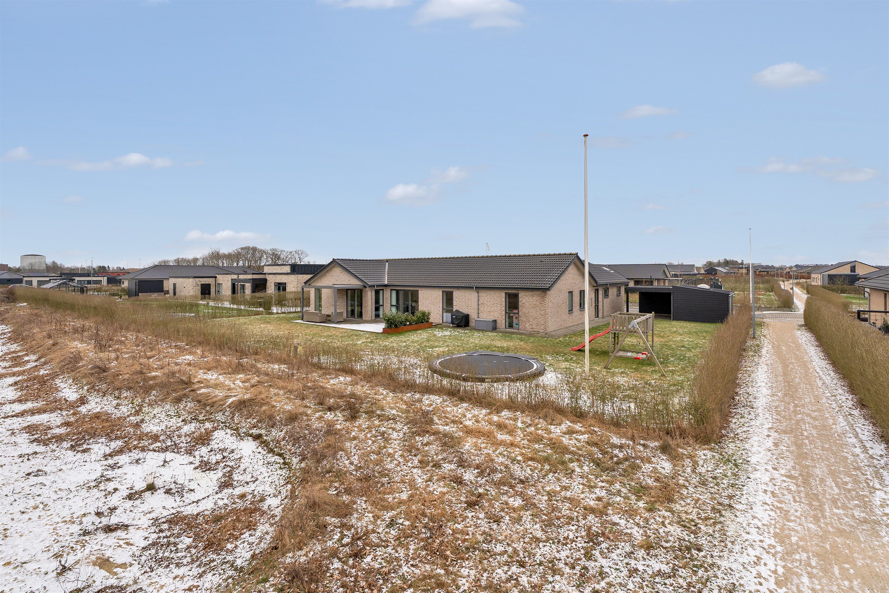 Fremhævet ejendommen billede i fuldskærmstilstand. Billede af Bænkebideren 8, 7190 Billund