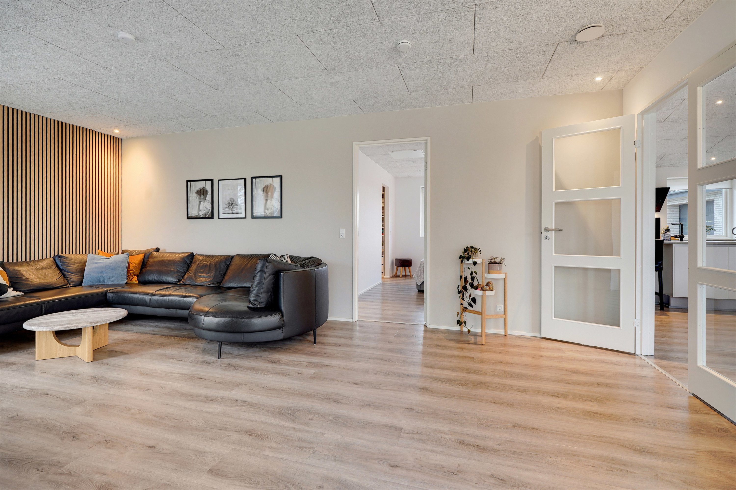 Fremhævet stue billede i fuldskærmstilstand. Billede af Bænkebideren 8, 7190 Billund