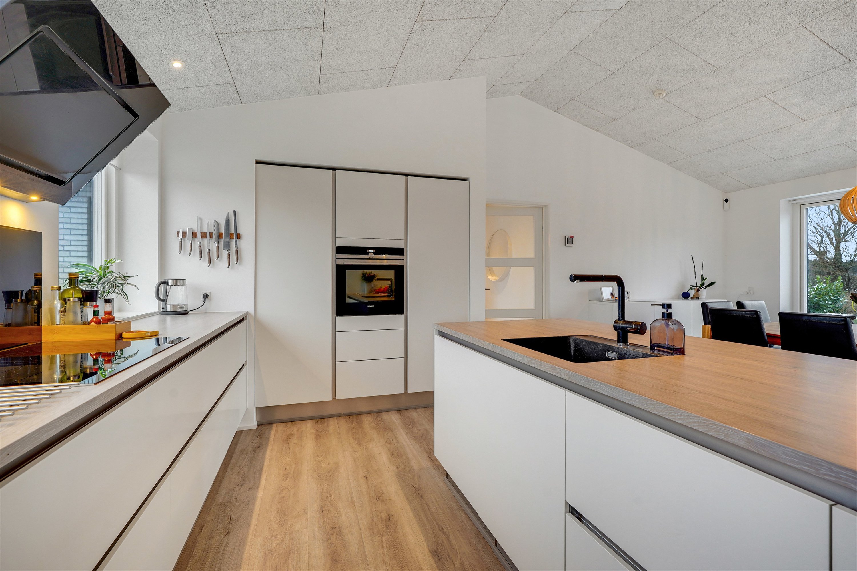 Miniaturebillede 2: køkken. Billede af Bænkebideren 8, 7190 Billund