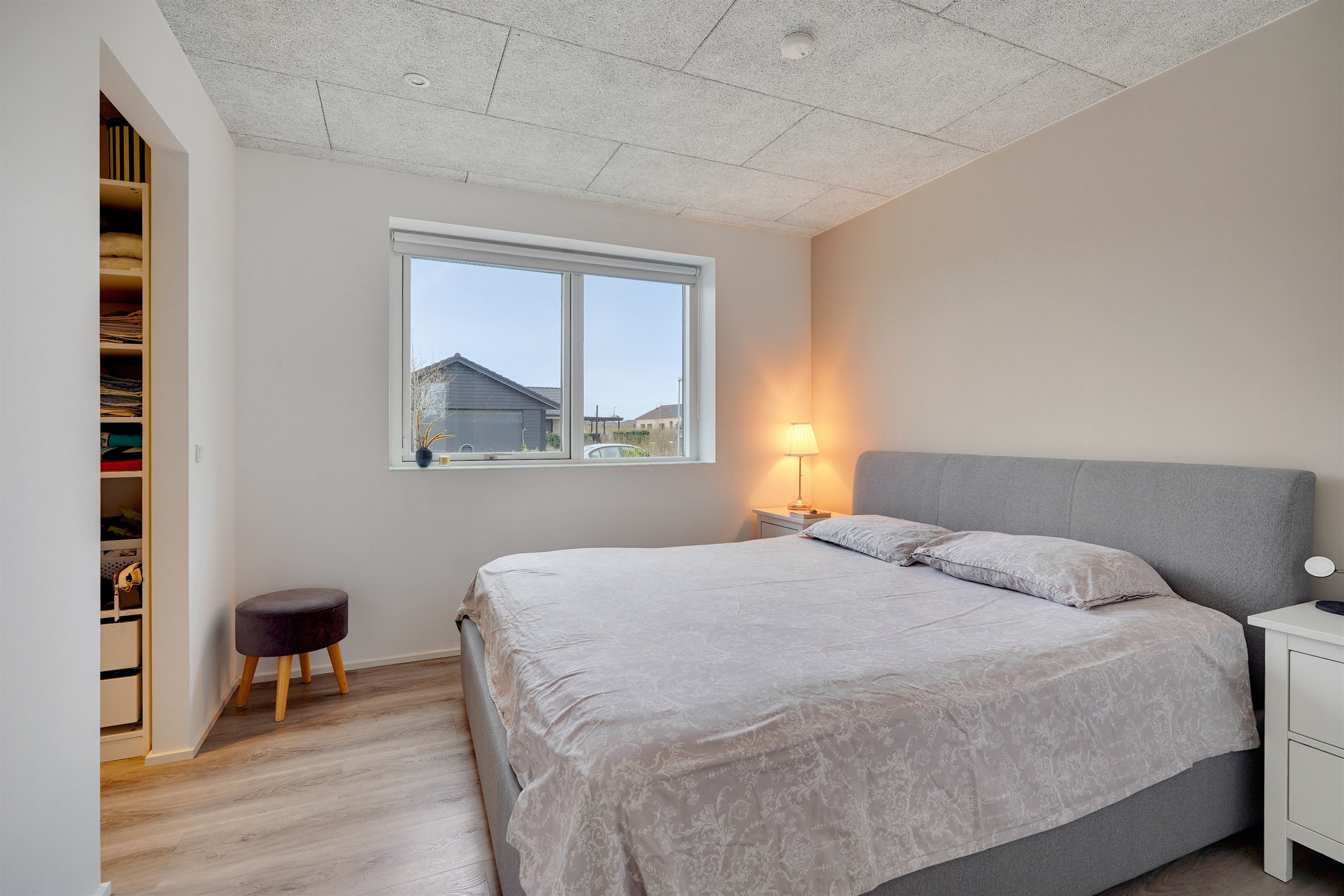 Fremhævet soveværelse billede i fuldskærmstilstand. Billede af Bænkebideren 8, 7190 Billund