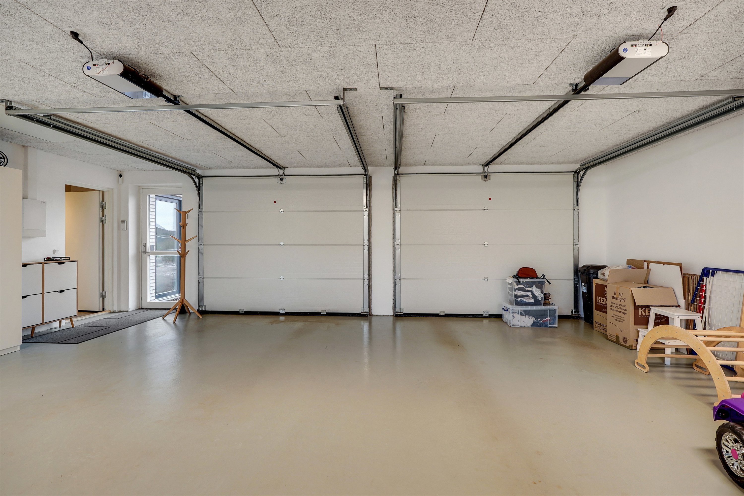 Fremhævet garage billede i fuldskærmstilstand. Billede af Bænkebideren 8, 7190 Billund