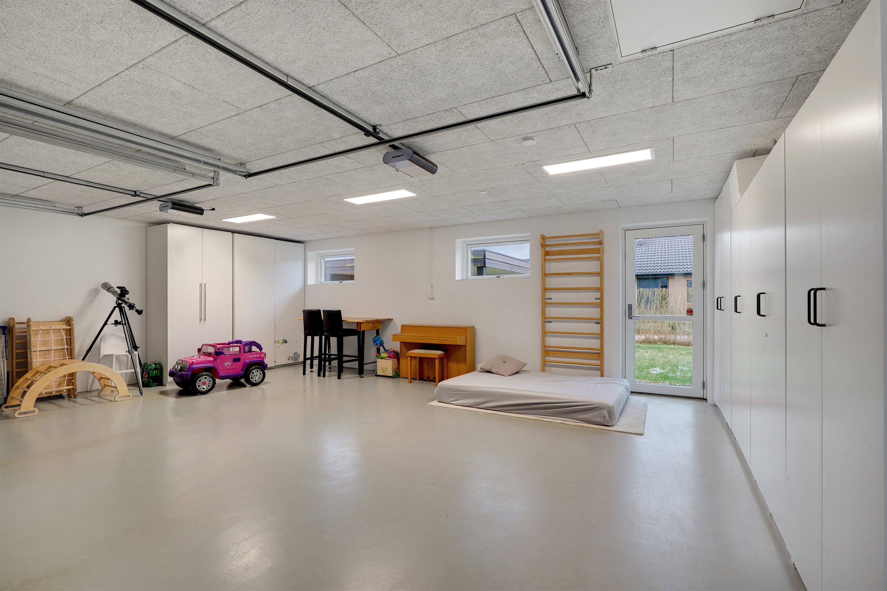 Fremhævet garage billede i fuldskærmstilstand. Billede af Bænkebideren 8, 7190 Billund