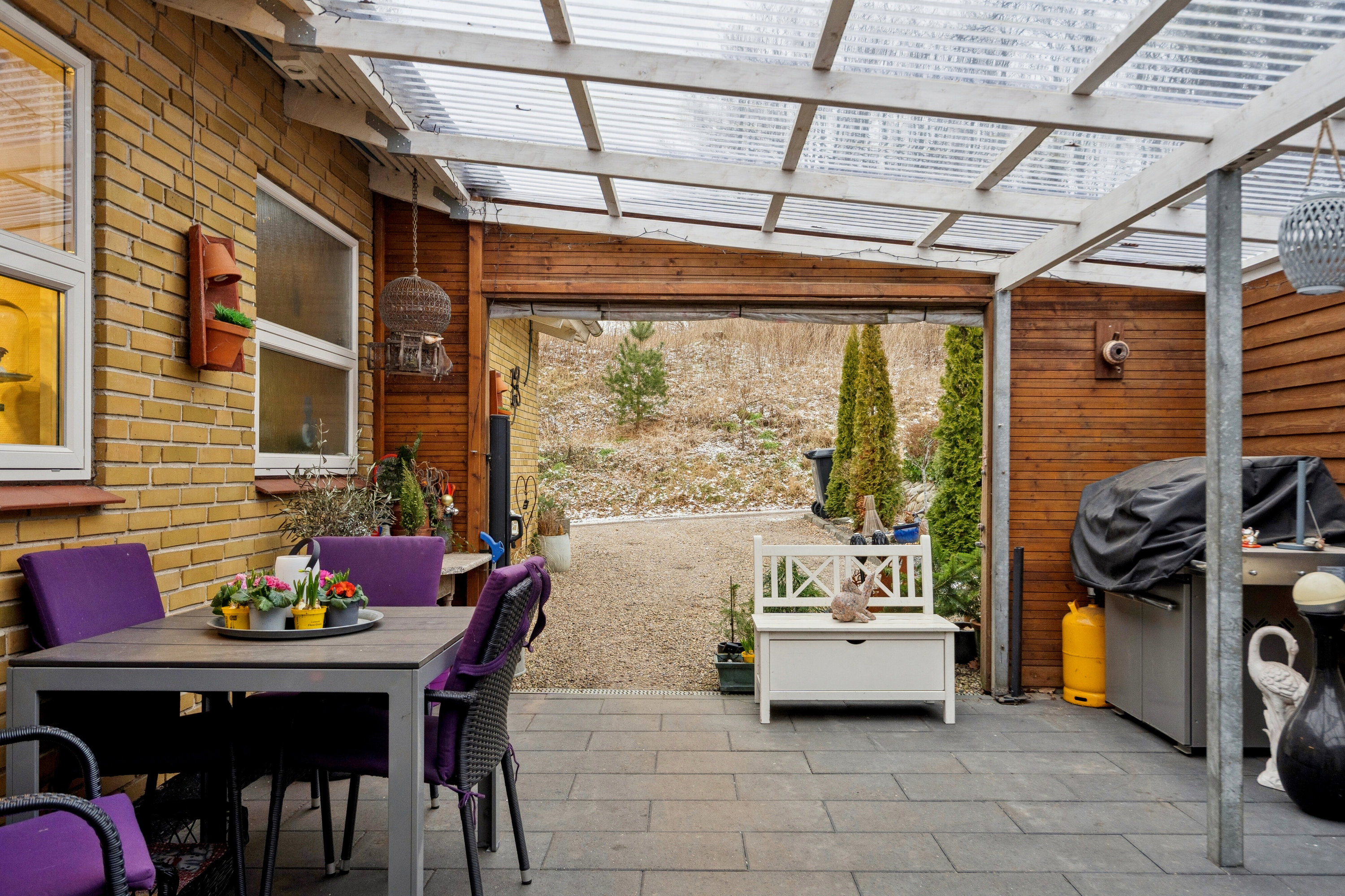 Fremhævet overdækket terrasse billede i fuldskærmstilstand. Billede af Fyrre Alle 5, 6040 Egtved