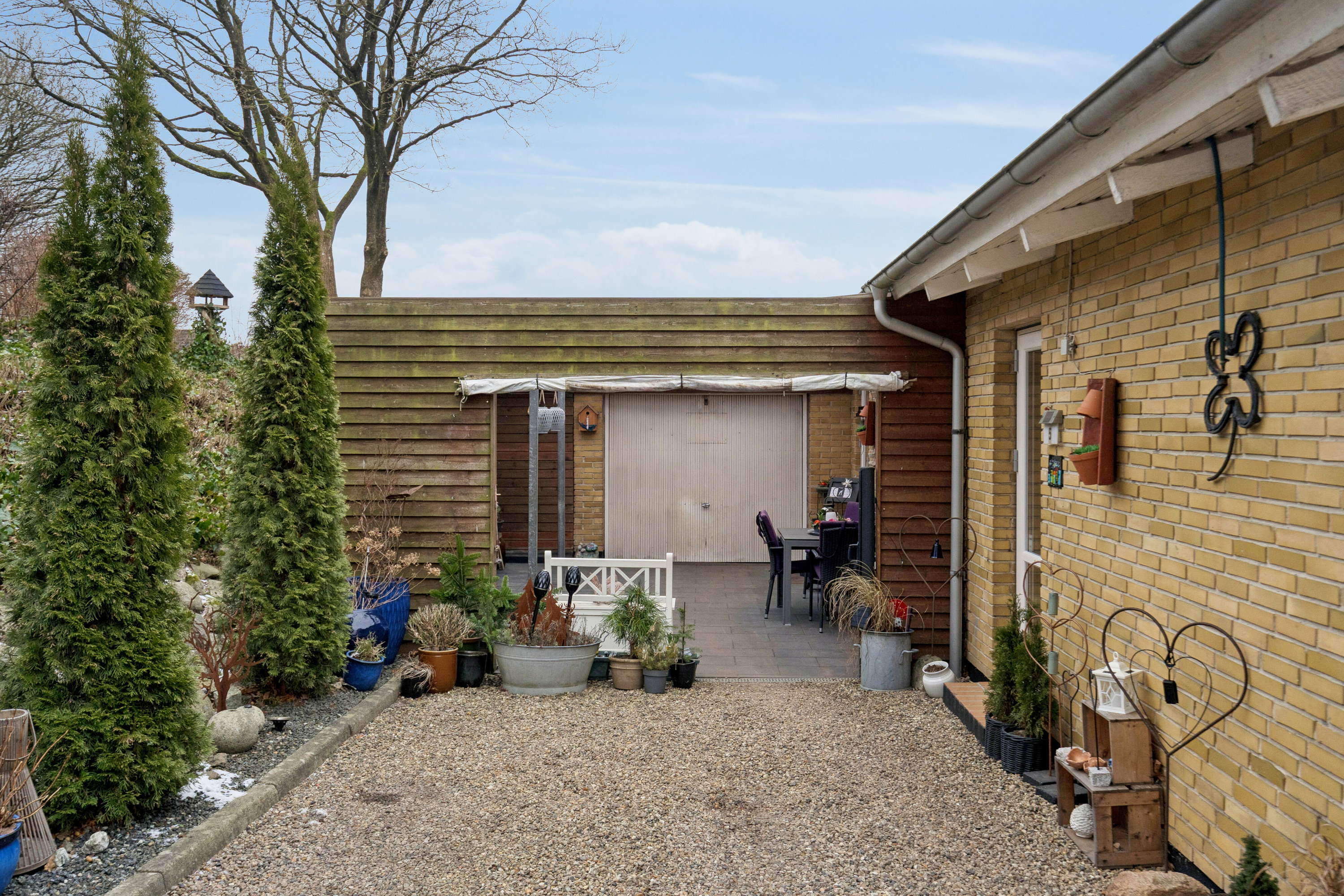 Fremhævet set fra haven billede i fuldskærmstilstand. Billede af Fyrre Alle 5, 6040 Egtved