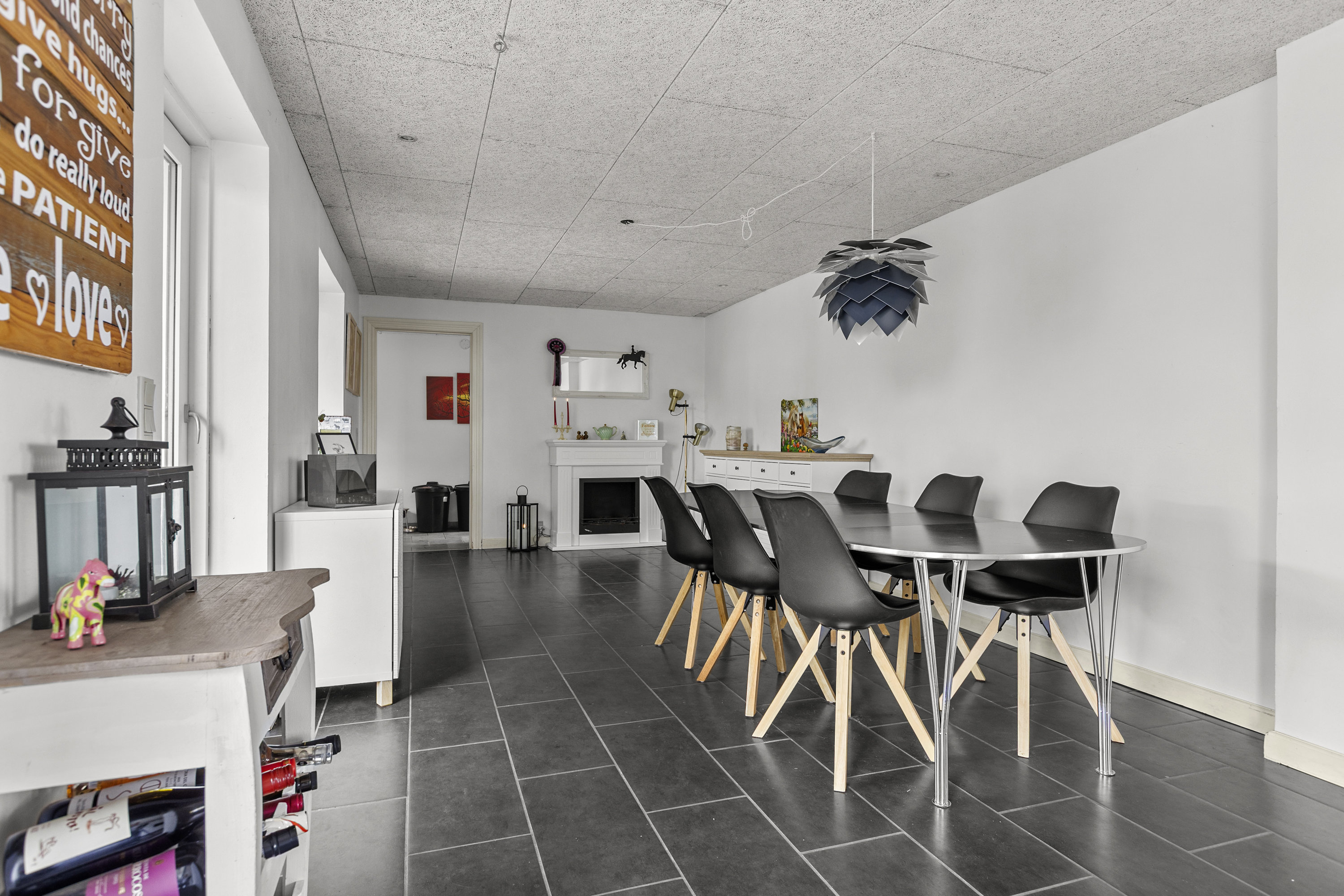 Fremhævet stue billede i fuldskærmstilstand. Billede af Vesterbygårdvej 14, 4490 Jerslev Sjælland