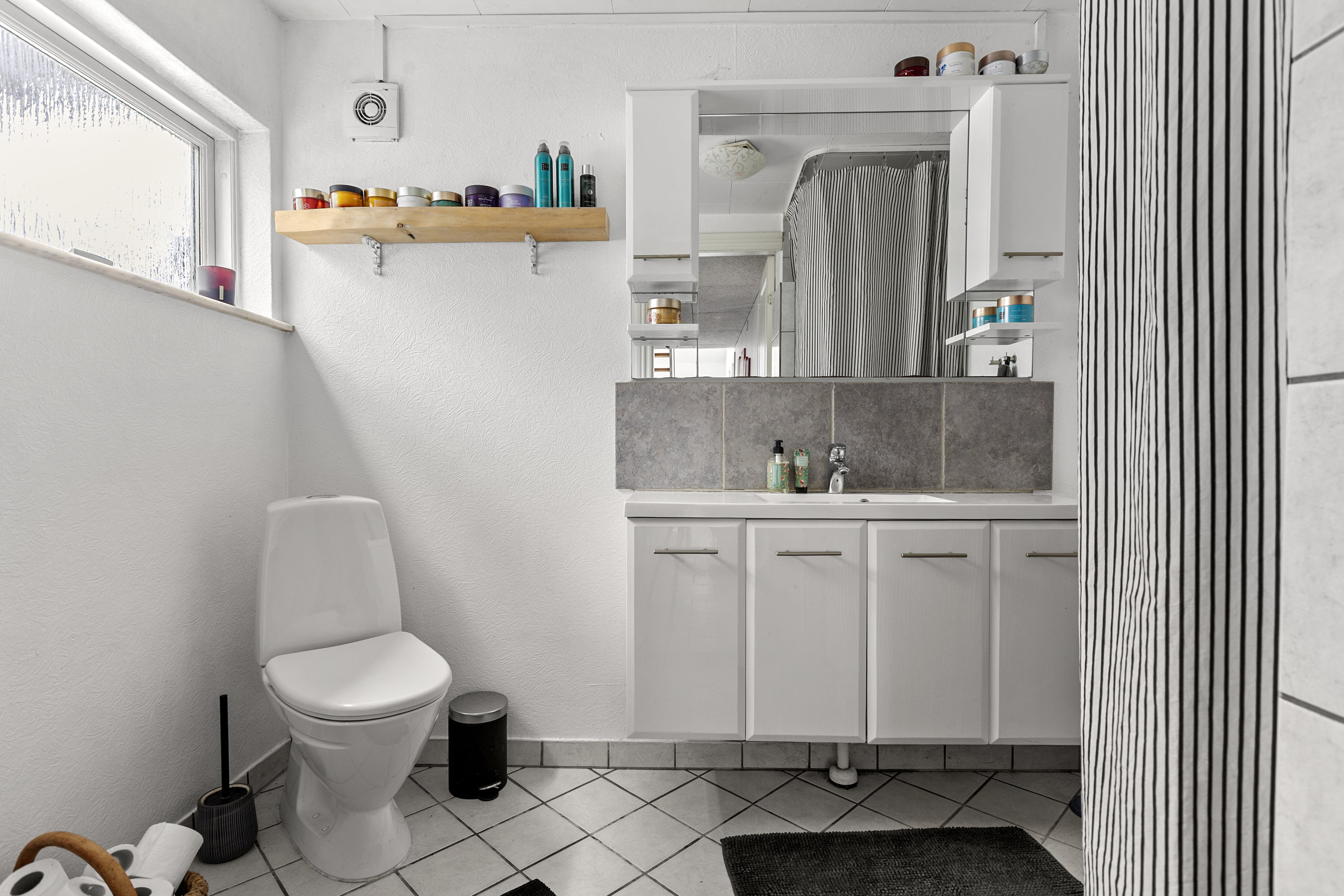 Fremhævet badeværelse billede i fuldskærmstilstand. Billede af Vesterbygårdvej 14, 4490 Jerslev Sjælland