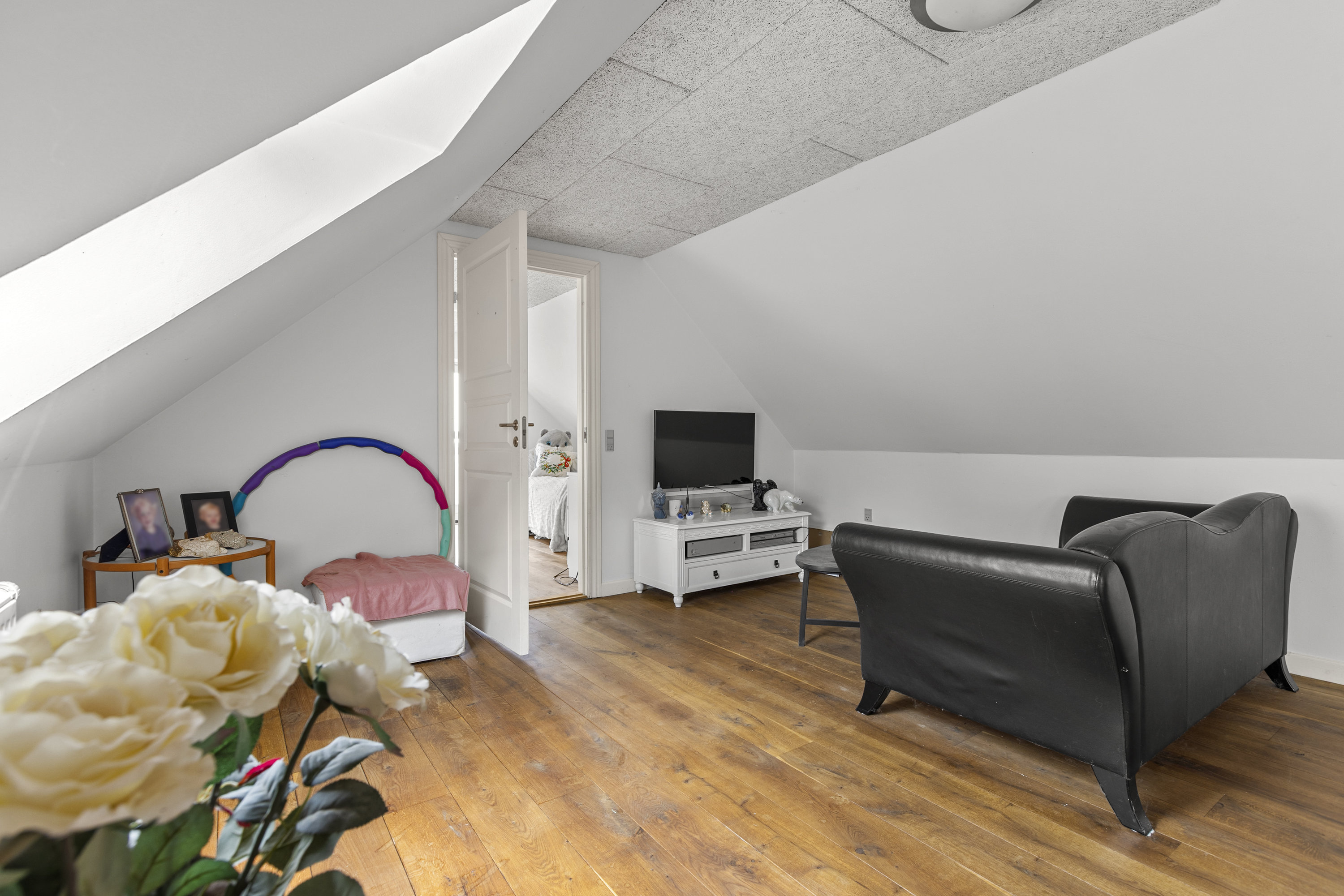 Fremhævet stue billede i fuldskærmstilstand. Billede af Vesterbygårdvej 14, 4490 Jerslev Sjælland