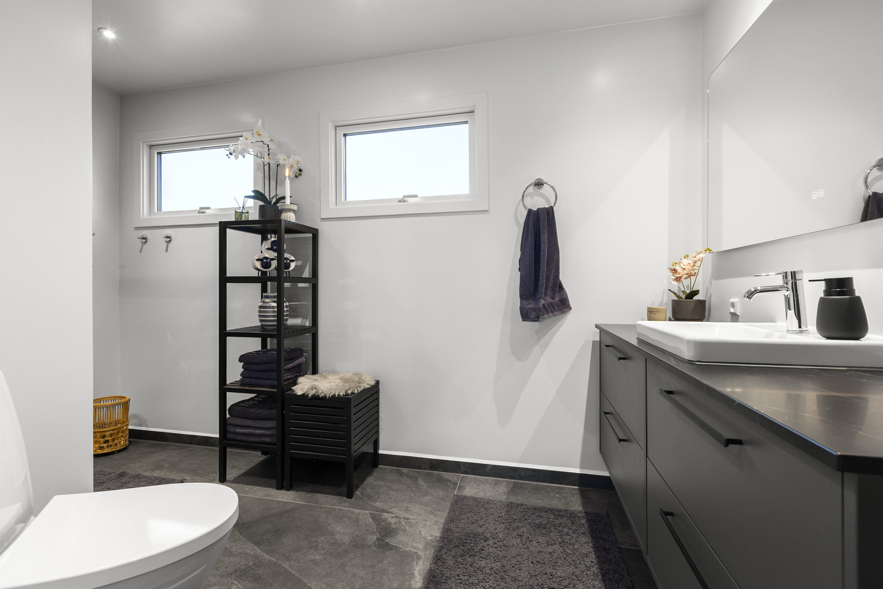 Fremhævet badeværelse billede i fuldskærmstilstand. Billede af Milehøjen 16, Årby, 4400 Kalundborg