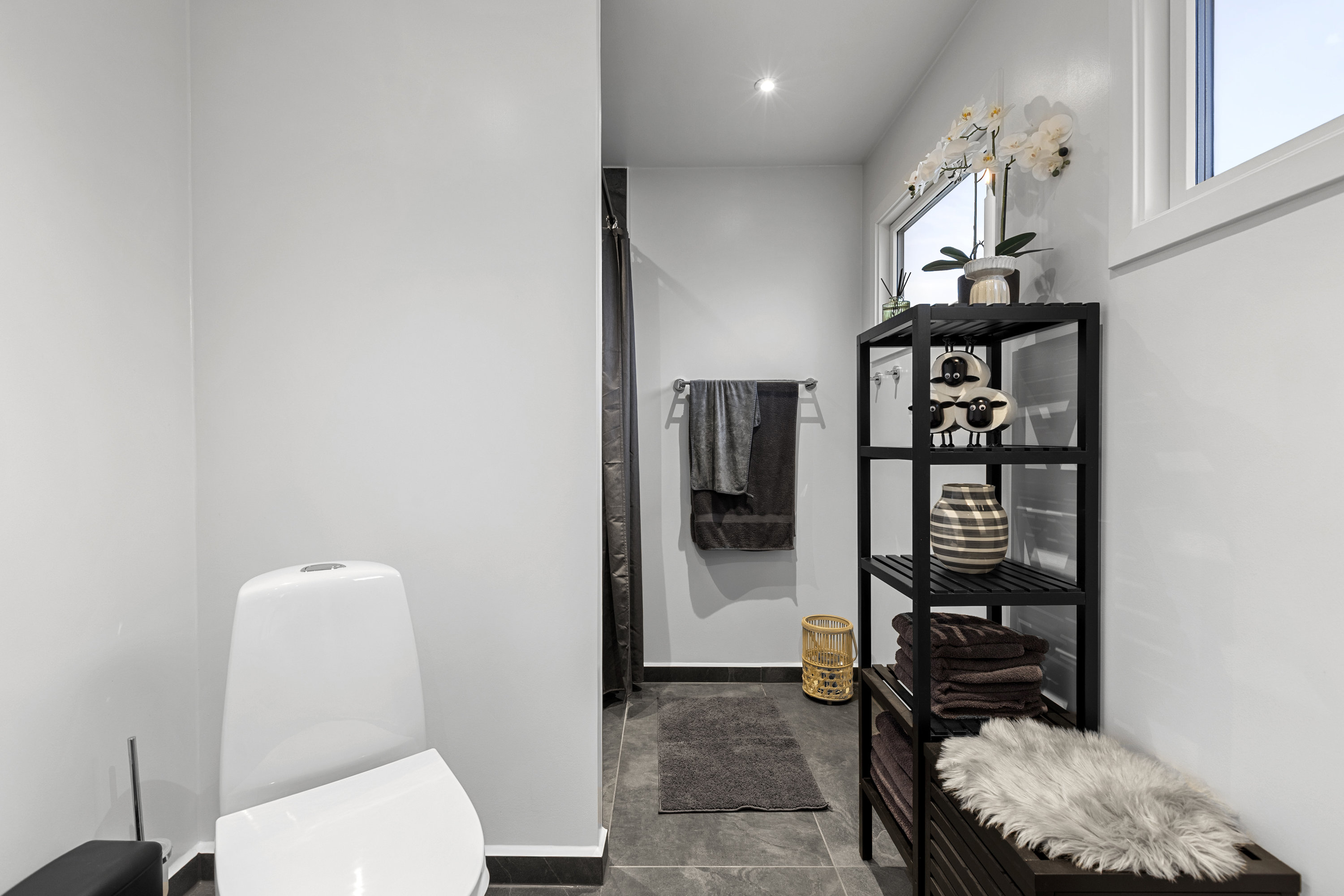 Fremhævet badeværelse billede i fuldskærmstilstand. Billede af Milehøjen 16, Årby, 4400 Kalundborg