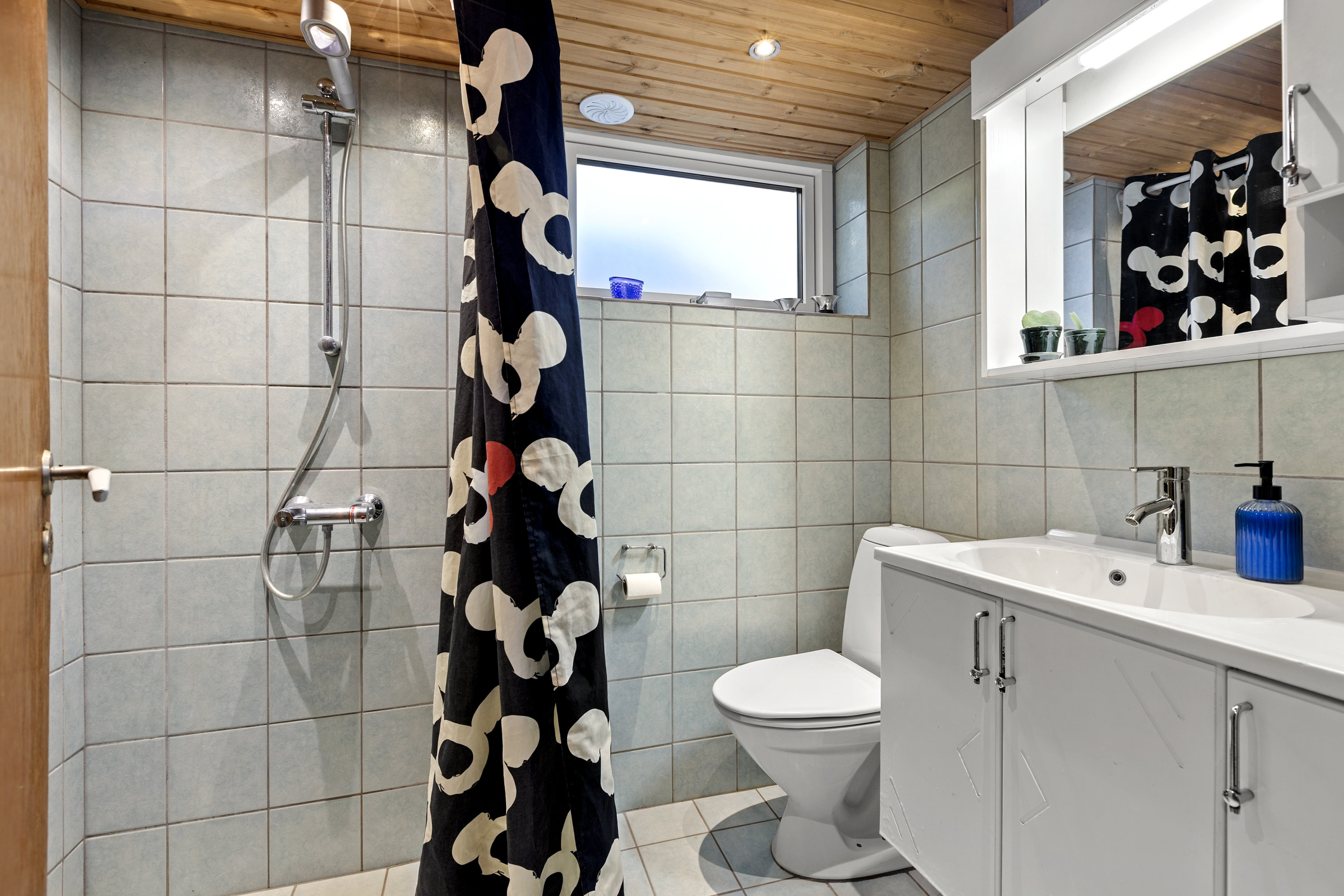 Fremhævet badeværelse billede i fuldskærmstilstand. Billede af Milehøjen 16, Årby, 4400 Kalundborg