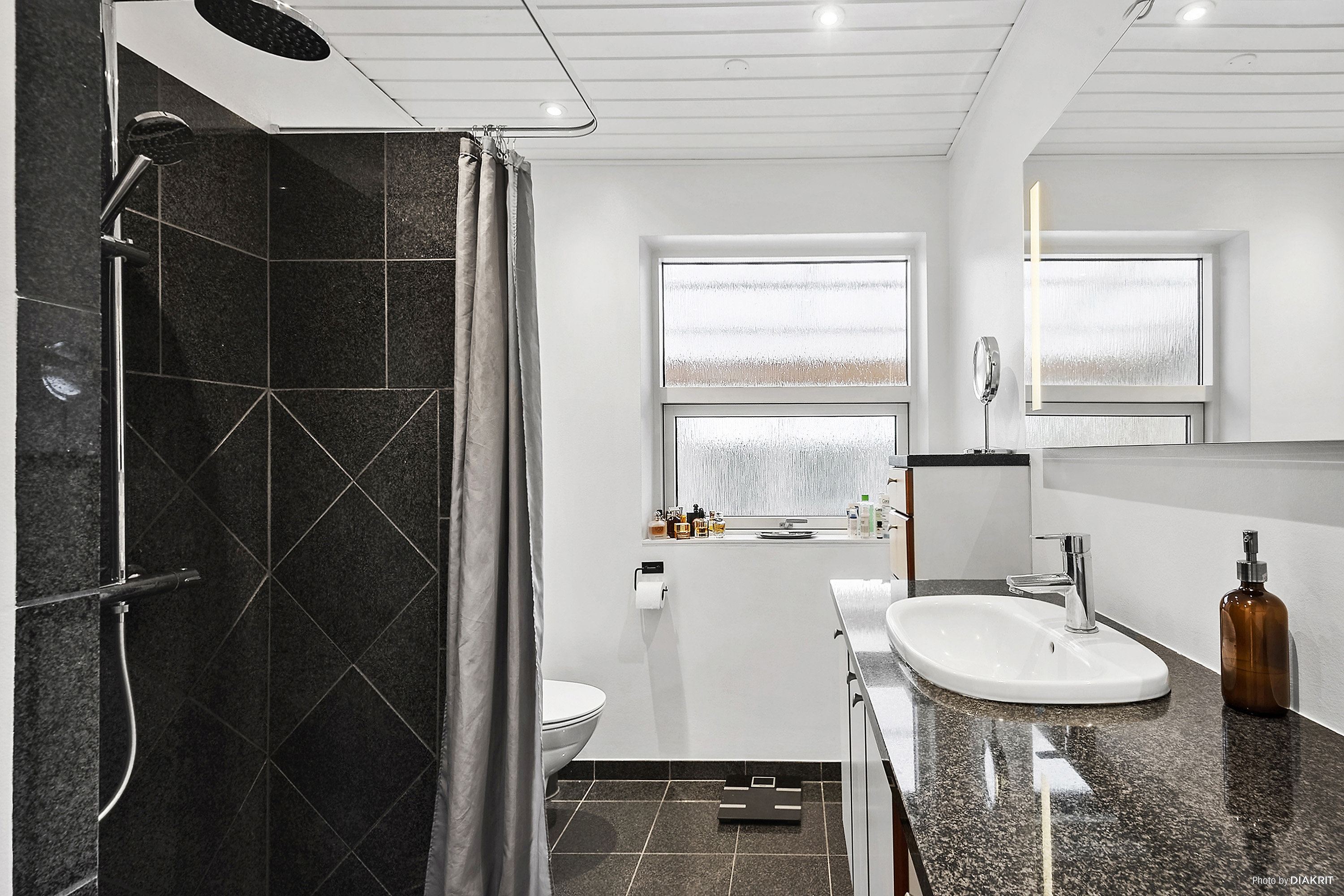 Fremhævet badeværelse billede i fuldskærmstilstand. Billede af Engvangsvej 39, Strøby Egede, 4600 Køge