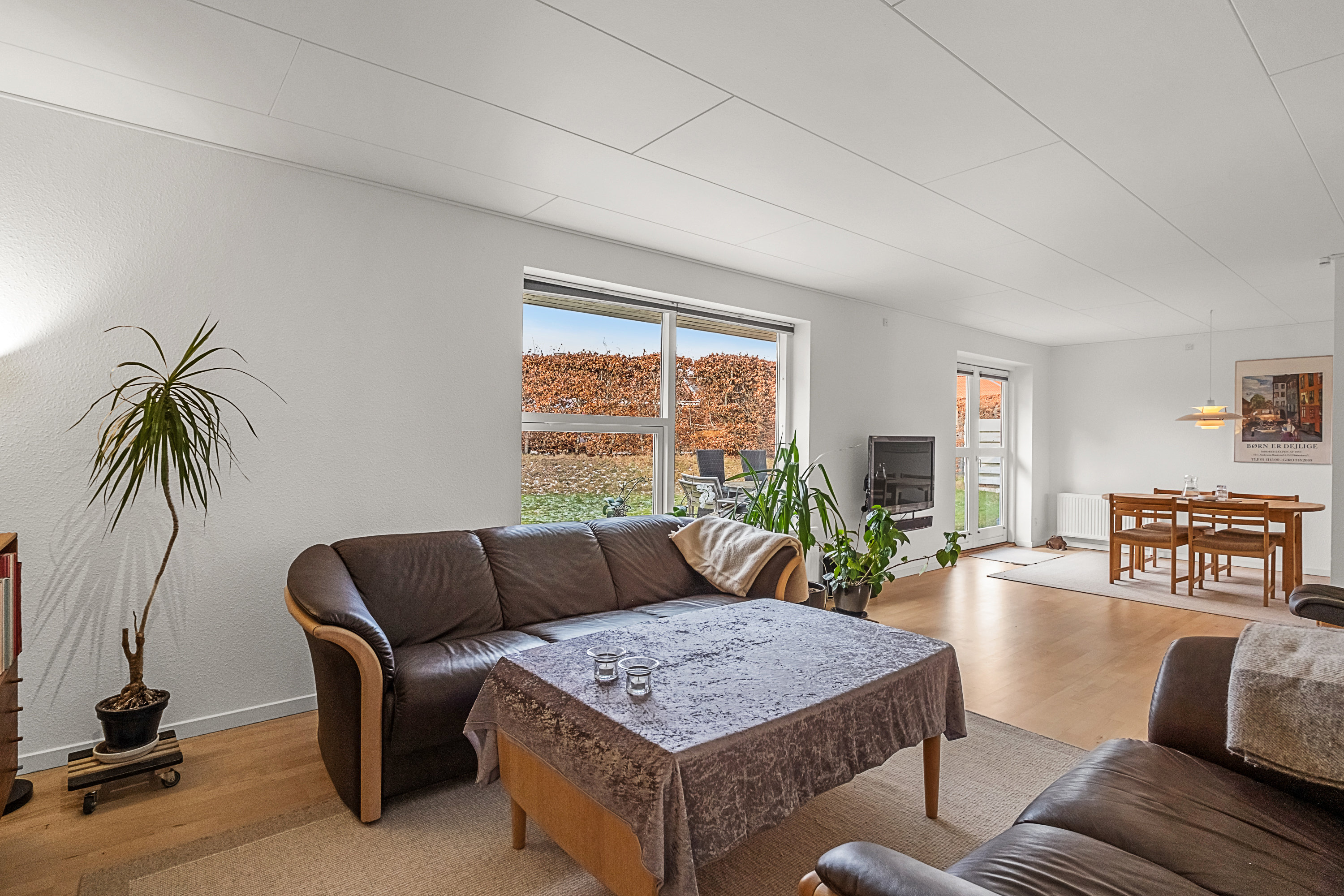 Fremhævet stue billede i fuldskærmstilstand. Billede af Bøgehaven 45, 8520 Lystrup