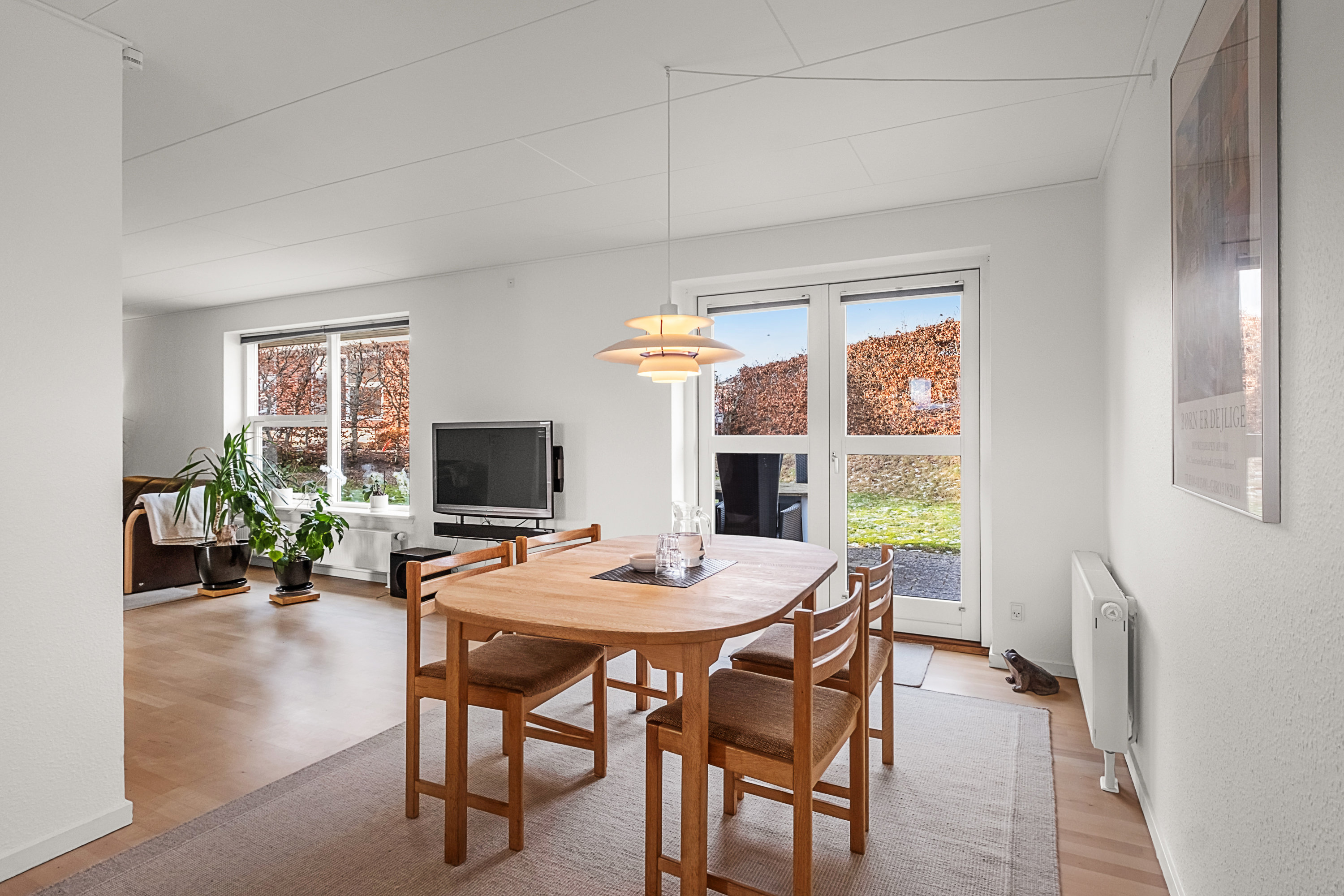 Fremhævet stue billede i fuldskærmstilstand. Billede af Bøgehaven 45, 8520 Lystrup