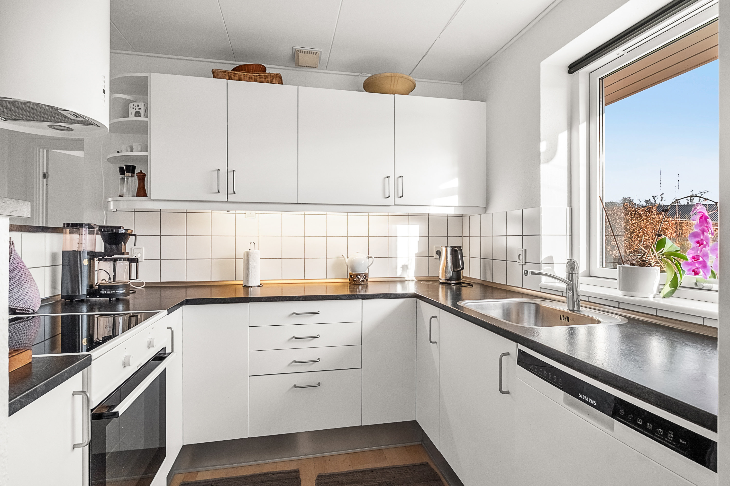 Fremhævet køkken billede i fuldskærmstilstand. Billede af Bøgehaven 45, 8520 Lystrup