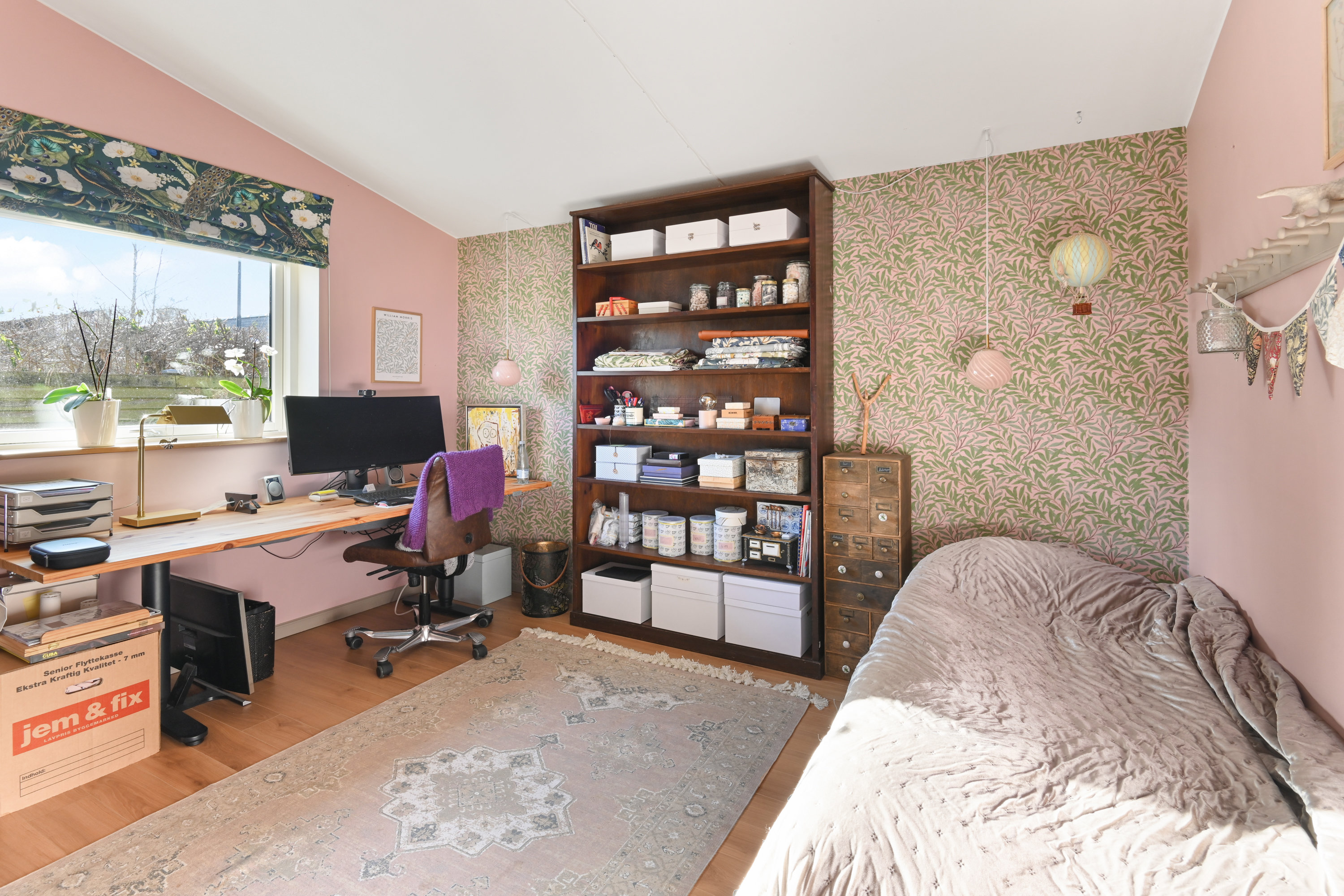 Fremhævet  billede i fuldskærmstilstand. Billede af Æblerosestien 1, 3460 Birkerød