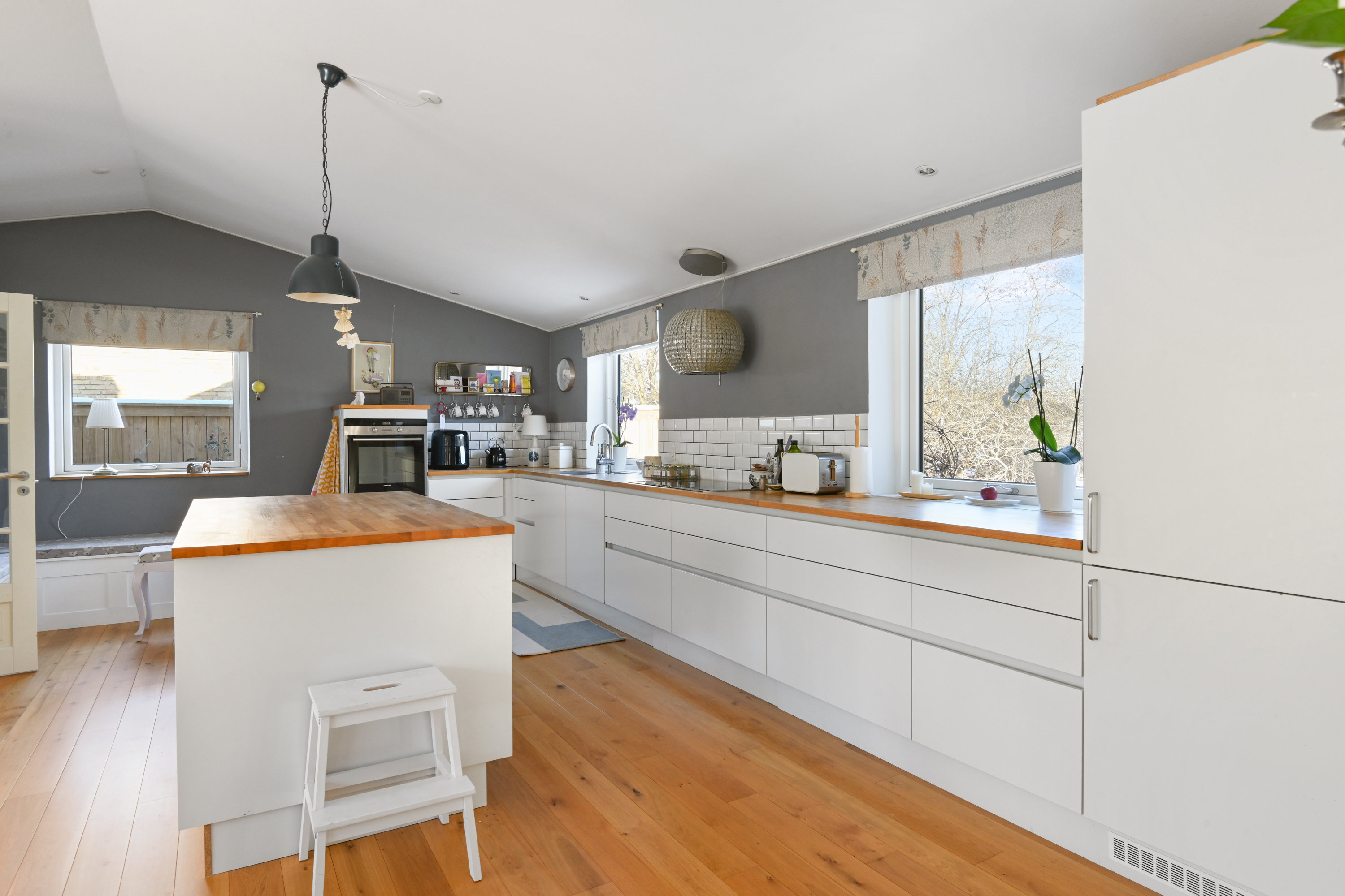 Fremhævet  billede i fuldskærmstilstand. Billede af Æblerosestien 1, 3460 Birkerød