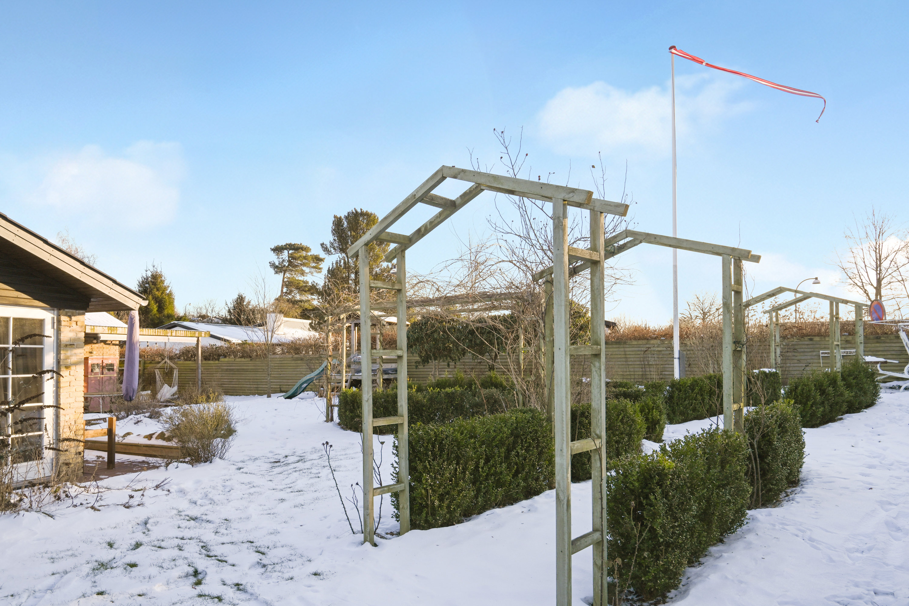 Fremhævet  billede i fuldskærmstilstand. Billede af Æblerosestien 1, 3460 Birkerød