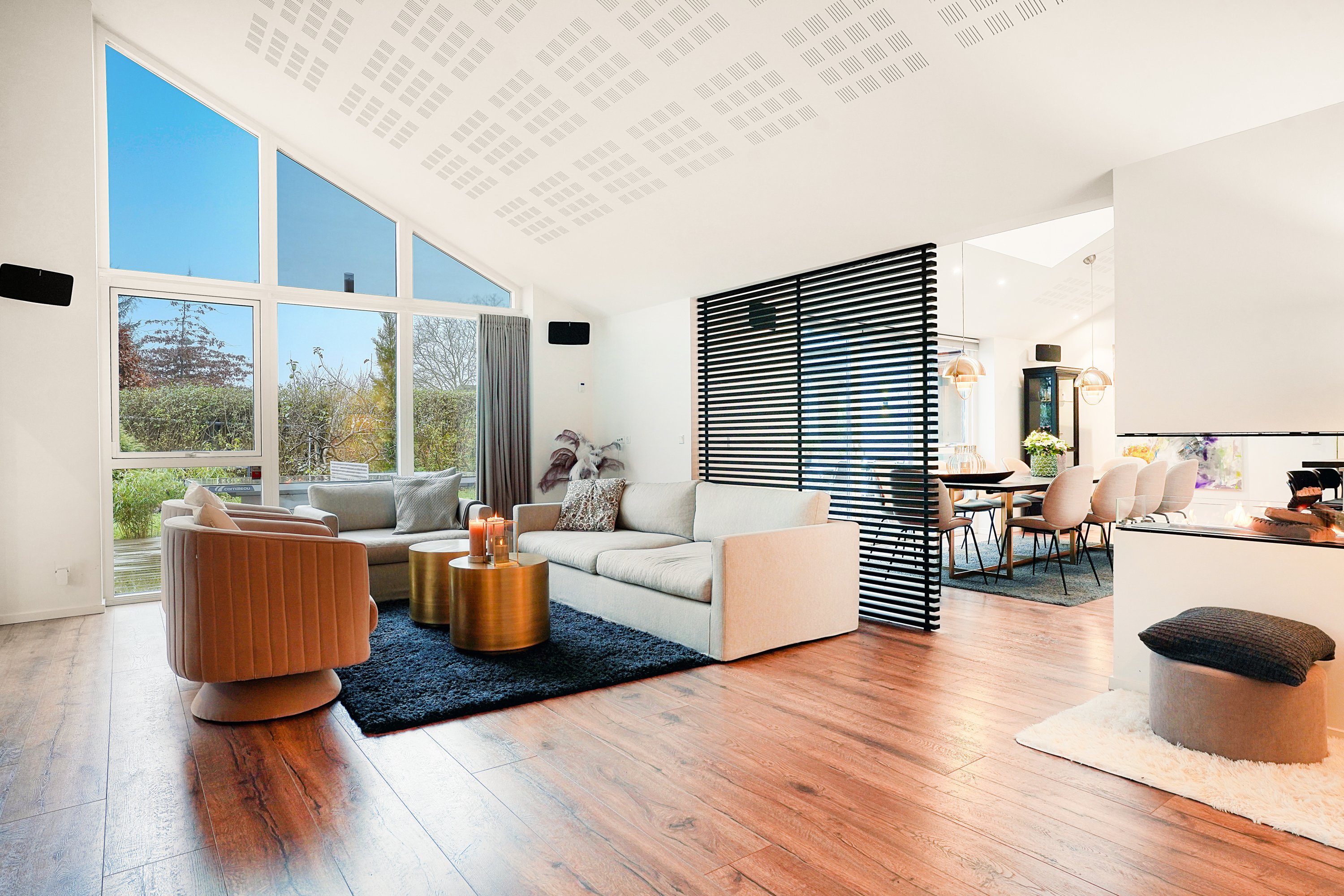 Fremhævet stue billede i fuldskærmstilstand. Billede af Ellevej 6, 3400 Hillerød