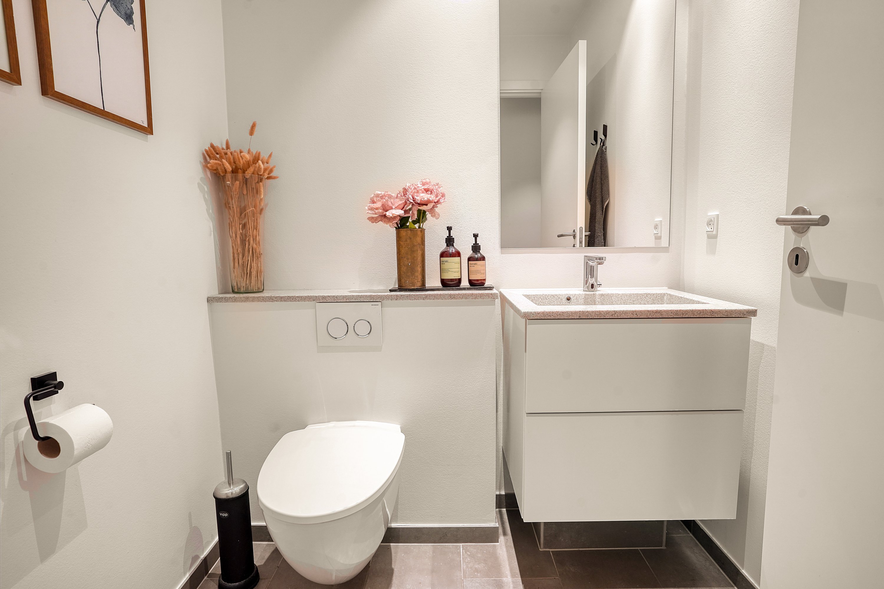 Fremhævet wc billede i fuldskærmstilstand. Billede af Ellevej 6, 3400 Hillerød