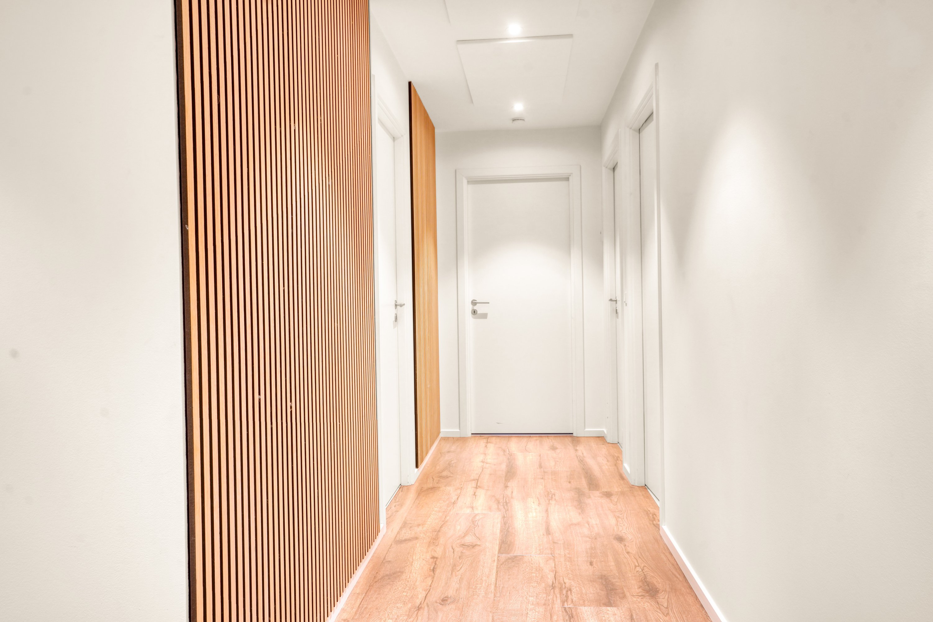 Fremhævet fordelingsgang billede i fuldskærmstilstand. Billede af Ellevej 6, 3400 Hillerød