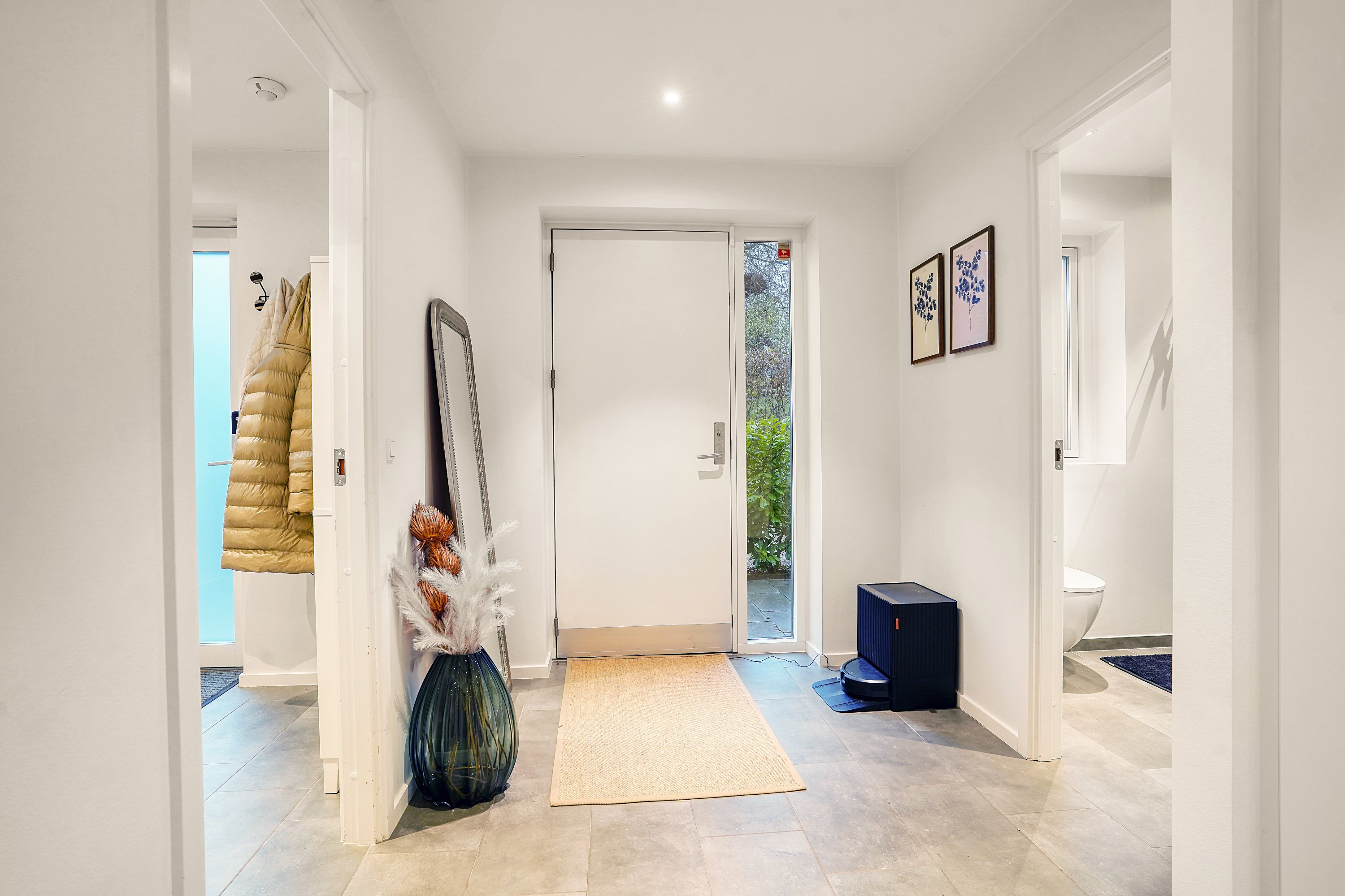 Fremhævet entré billede i fuldskærmstilstand. Billede af Ellevej 6, 3400 Hillerød