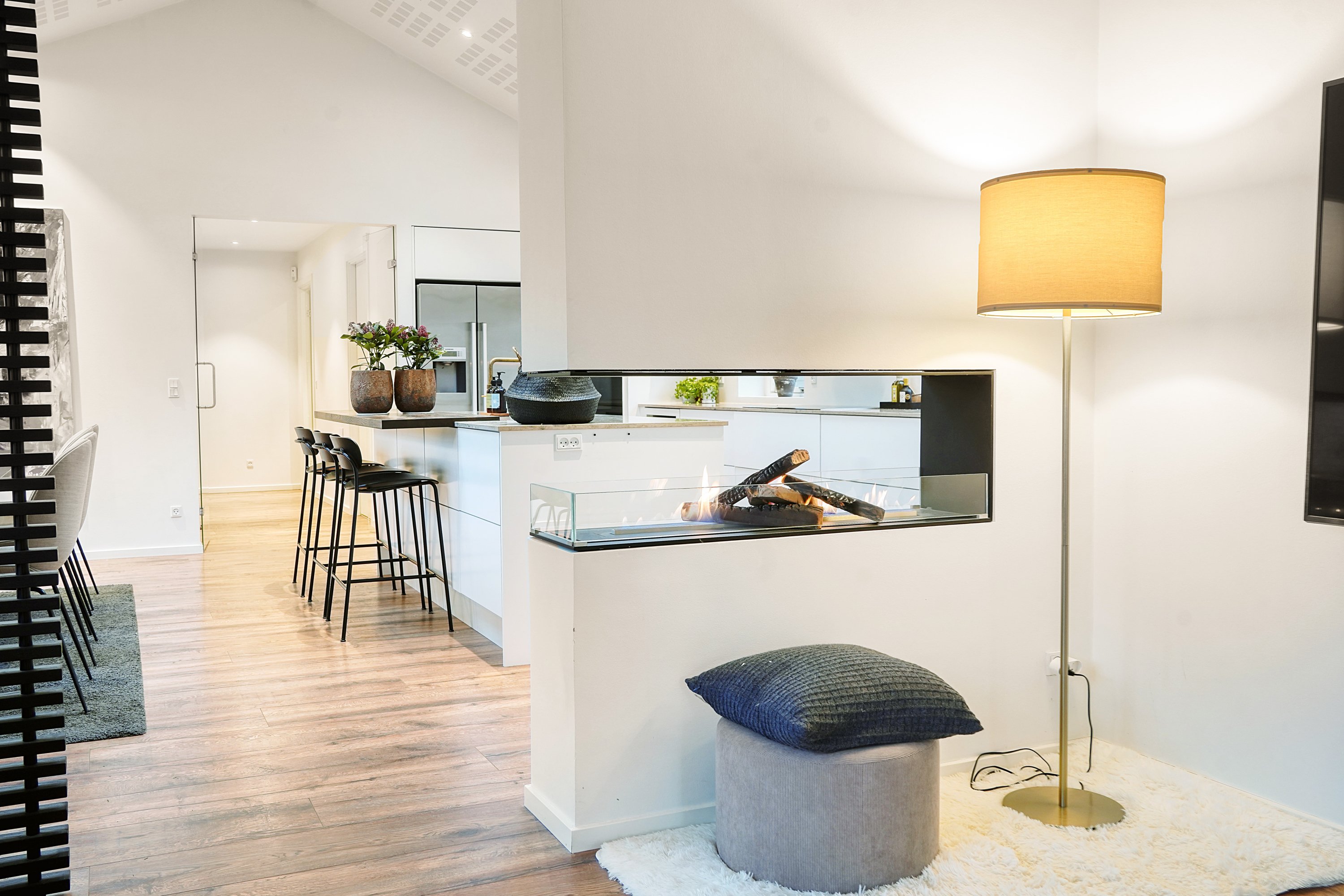 Fremhævet stue billede i fuldskærmstilstand. Billede af Ellevej 6, 3400 Hillerød