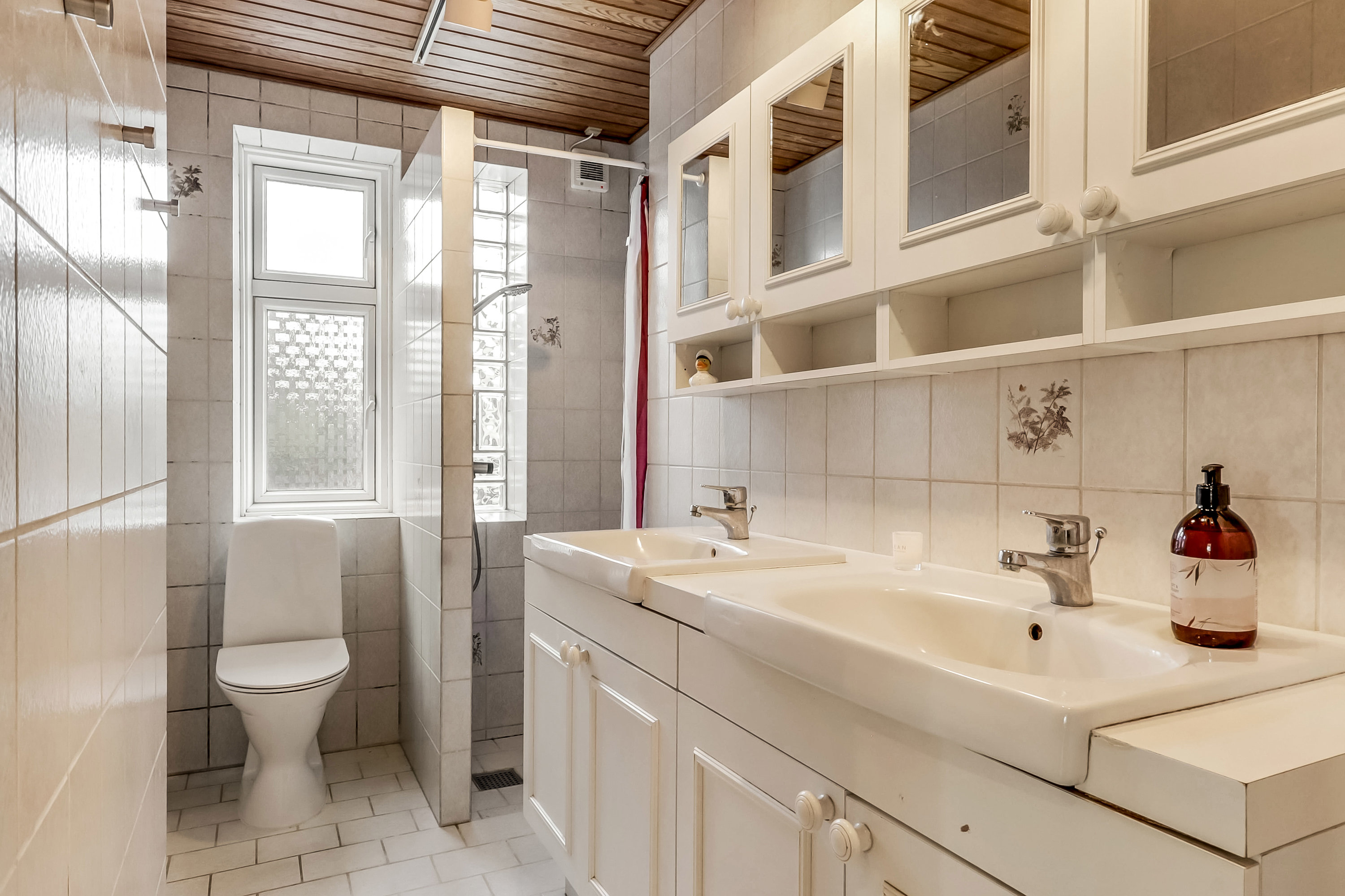 Fremhævet badeværelse billede i fuldskærmstilstand. Billede af Vestergade 4, 5960 Marstal