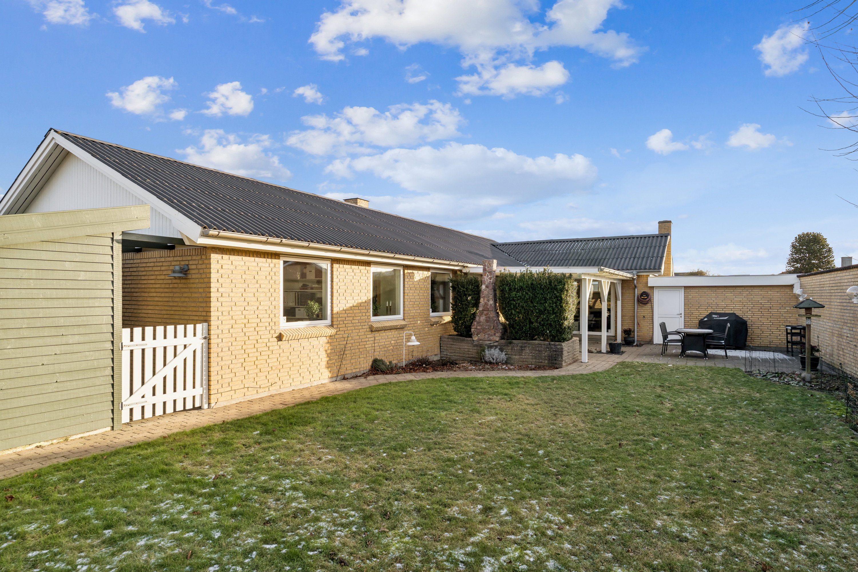 Fremhævet set fra haven billede i fuldskærmstilstand. Billede af Aprilvej 14, Torsted, 8700 Horsens