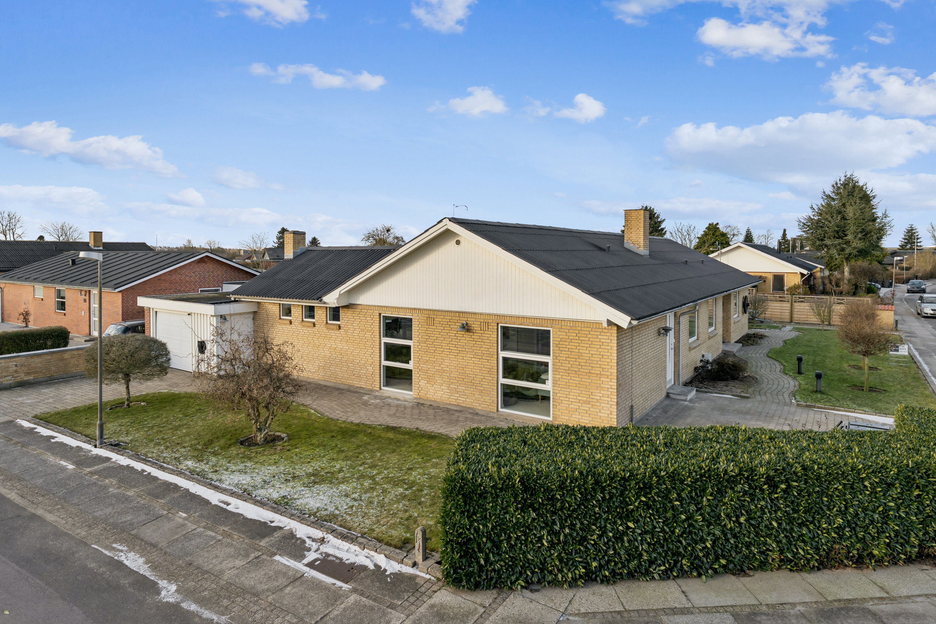 Fremhævet facade billede i fuldskærmstilstand. Billede af Aprilvej 14, Torsted, 8700 Horsens