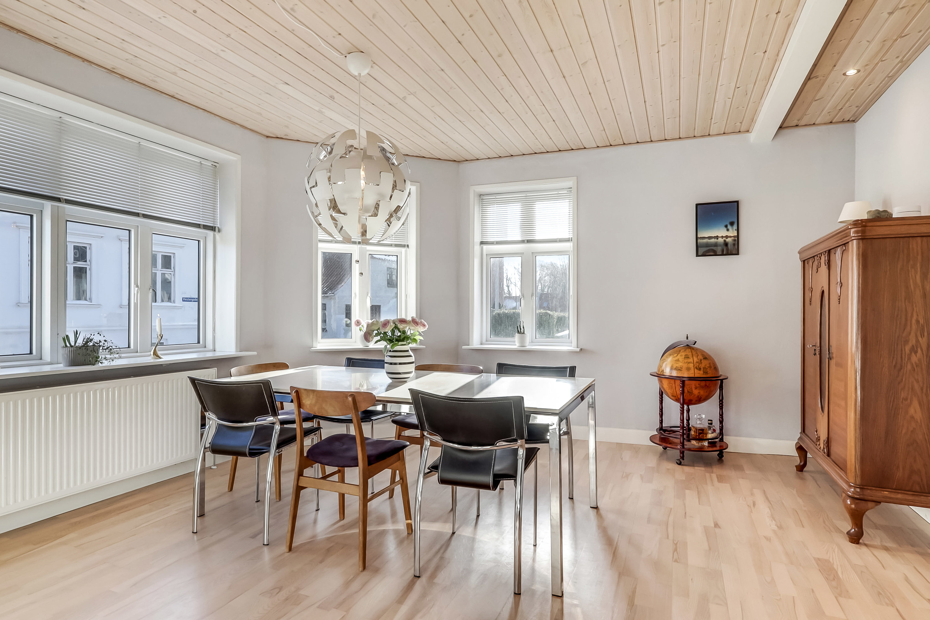 Fremhævet stue billede i fuldskærmstilstand. Billede af Vestergade 4, 5960 Marstal