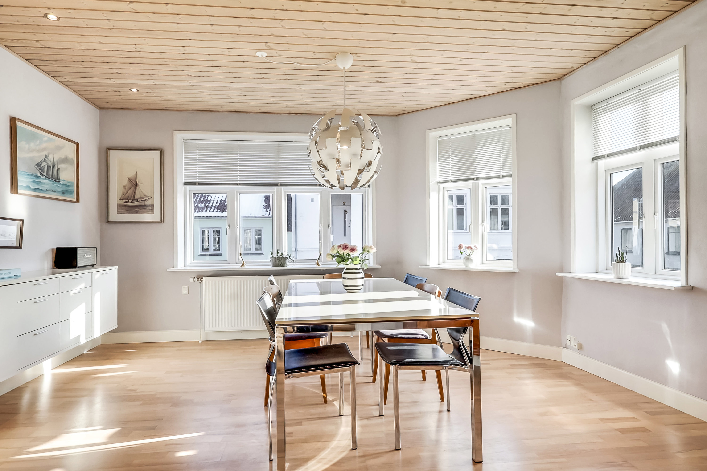 Fremhævet stue billede i fuldskærmstilstand. Billede af Vestergade 4, 5960 Marstal