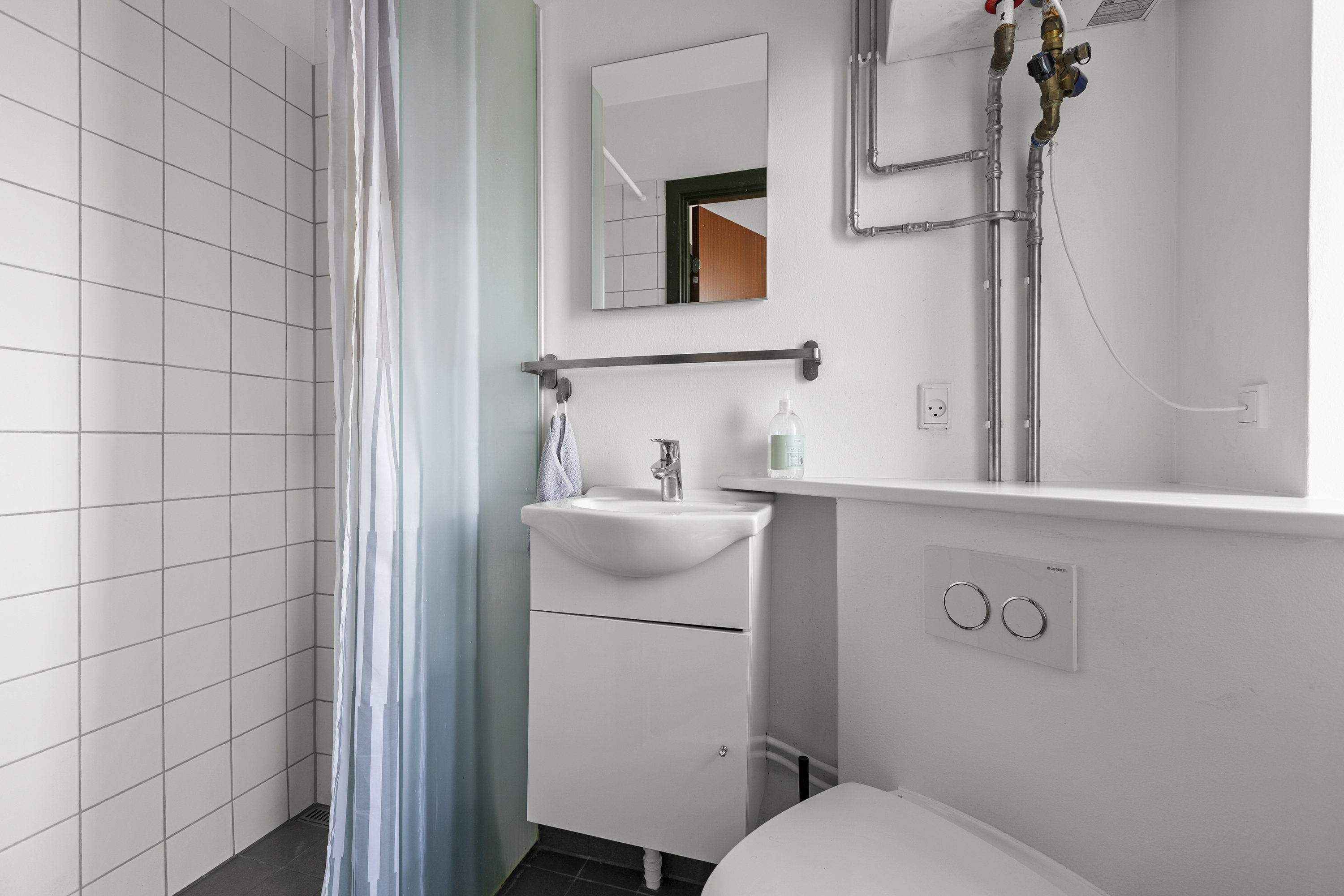 Fremhævet badeværelse billede i fuldskærmstilstand. Billede af Asylgade 46, 1. 13., 4000 Roskilde