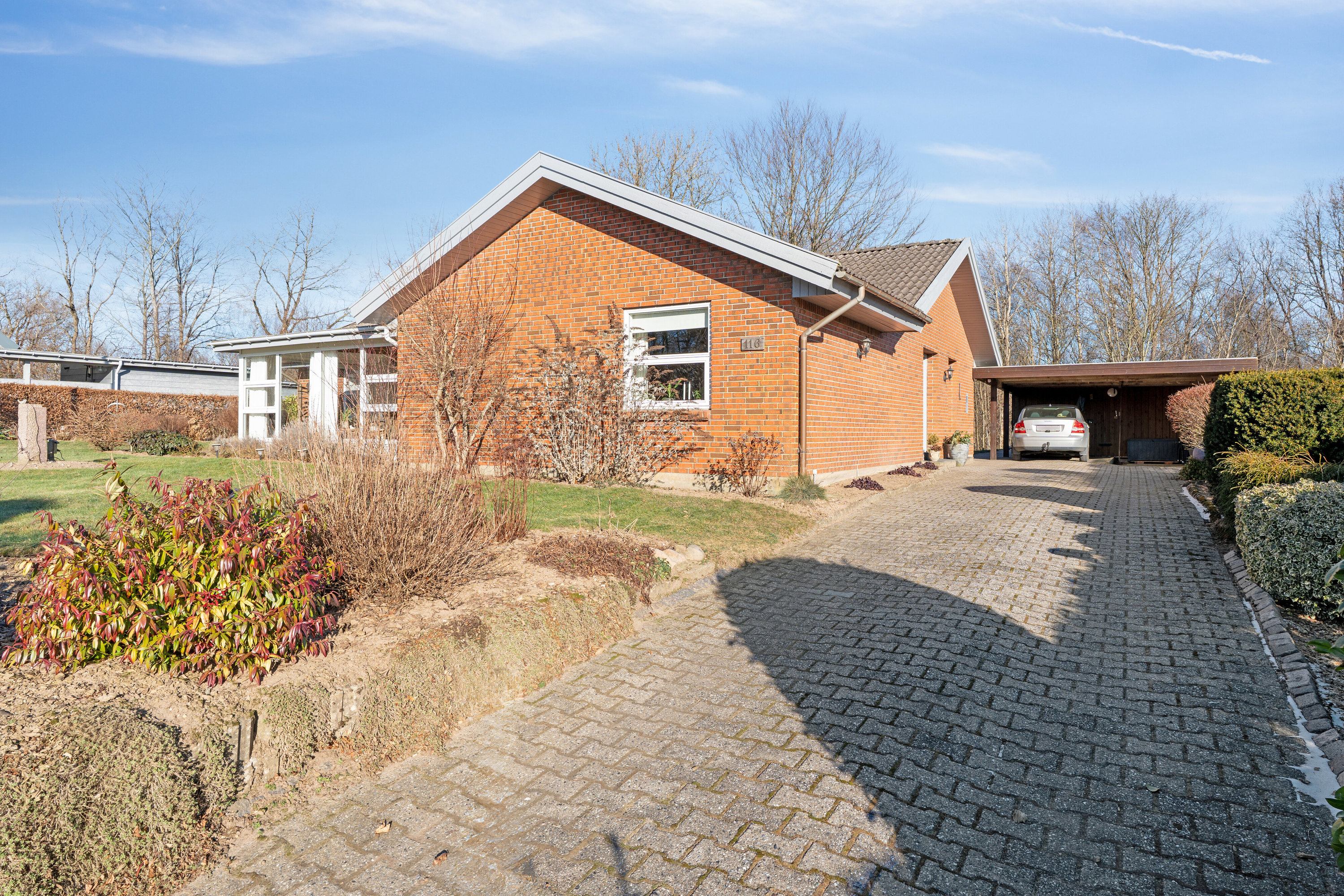 Fremhævet set fra vejen billede i fuldskærmstilstand. Billede af Æblehaven 116, 6040 Egtved