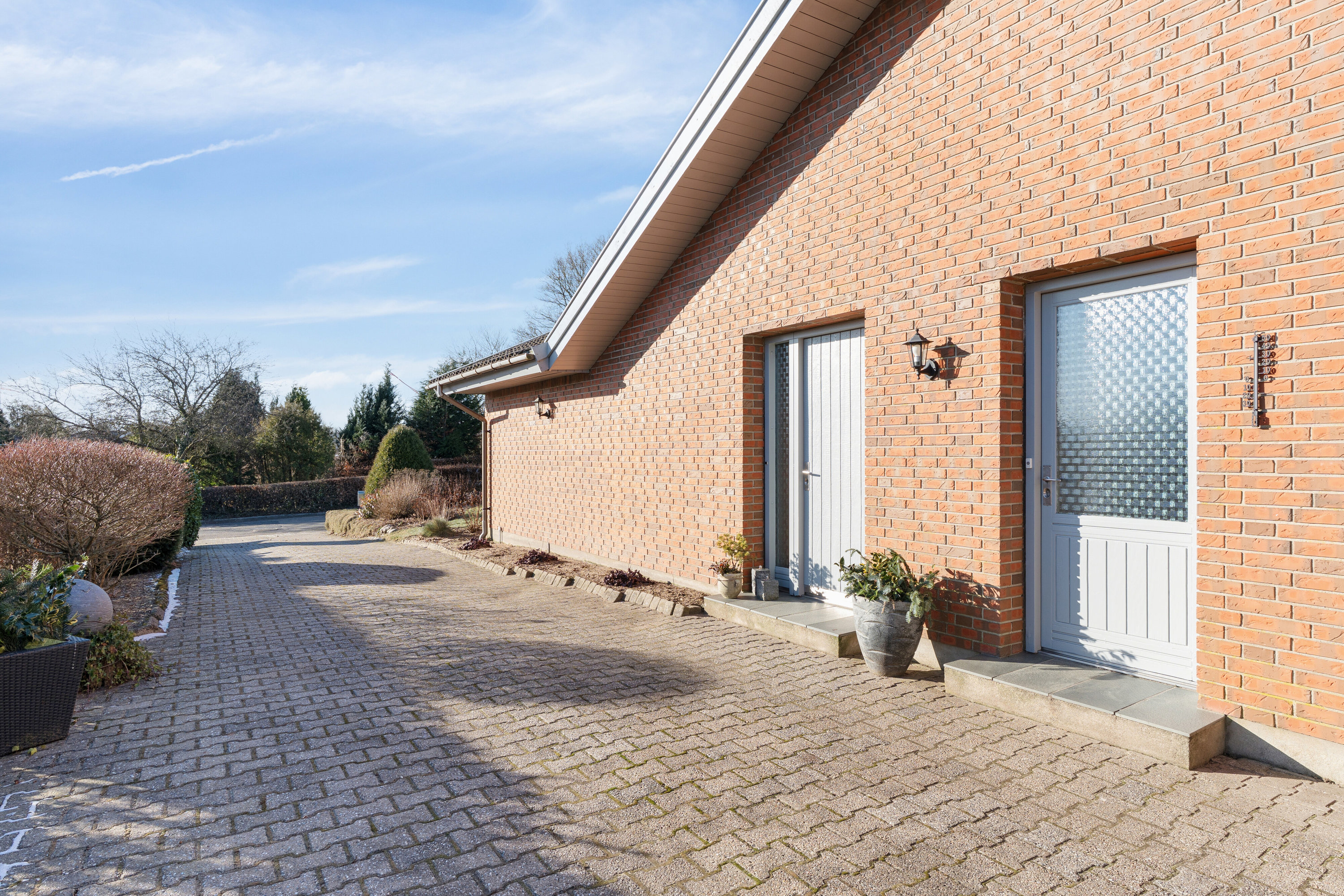 Fremhævet set fra vejen billede i fuldskærmstilstand. Billede af Æblehaven 116, 6040 Egtved