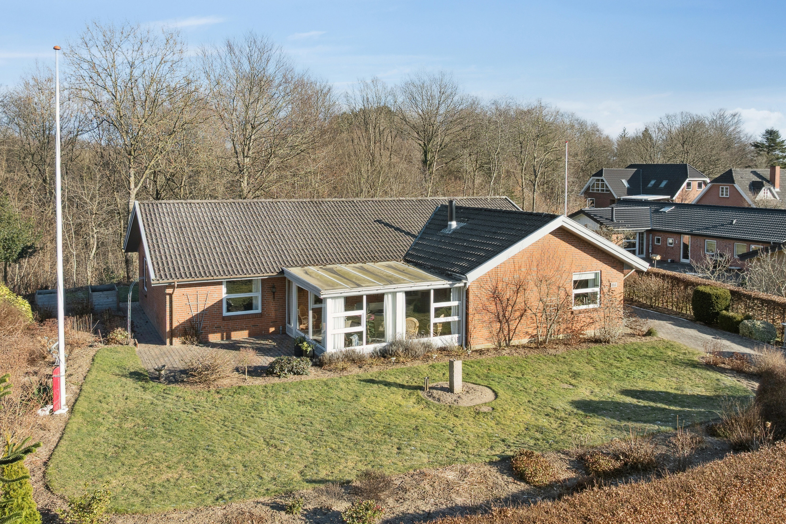 Miniaturebillede 2: set fra haven. Billede af Æblehaven 116, 6040 Egtved